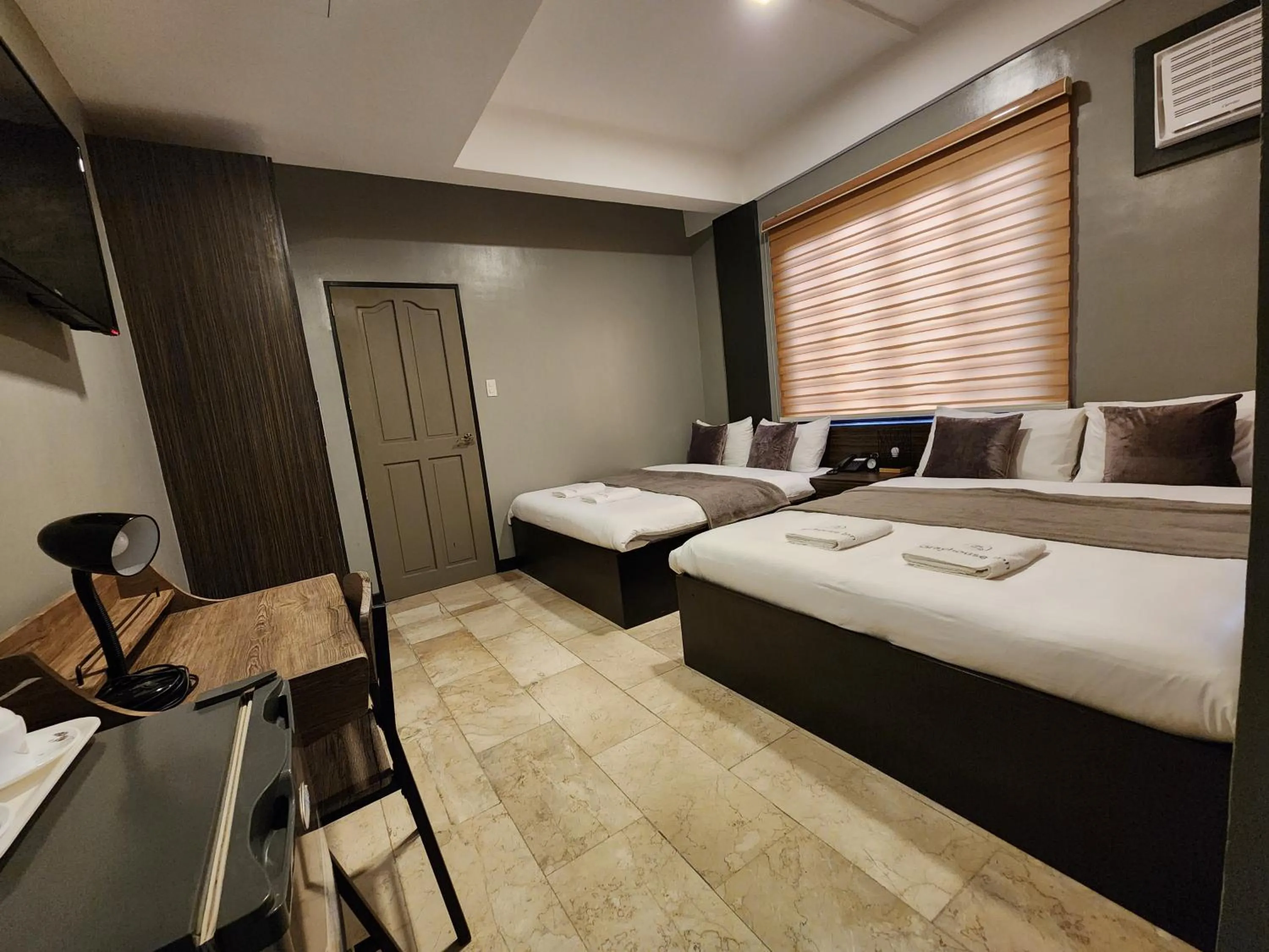 Bedroom, Bed in Grayhouse Inn Tagaytay