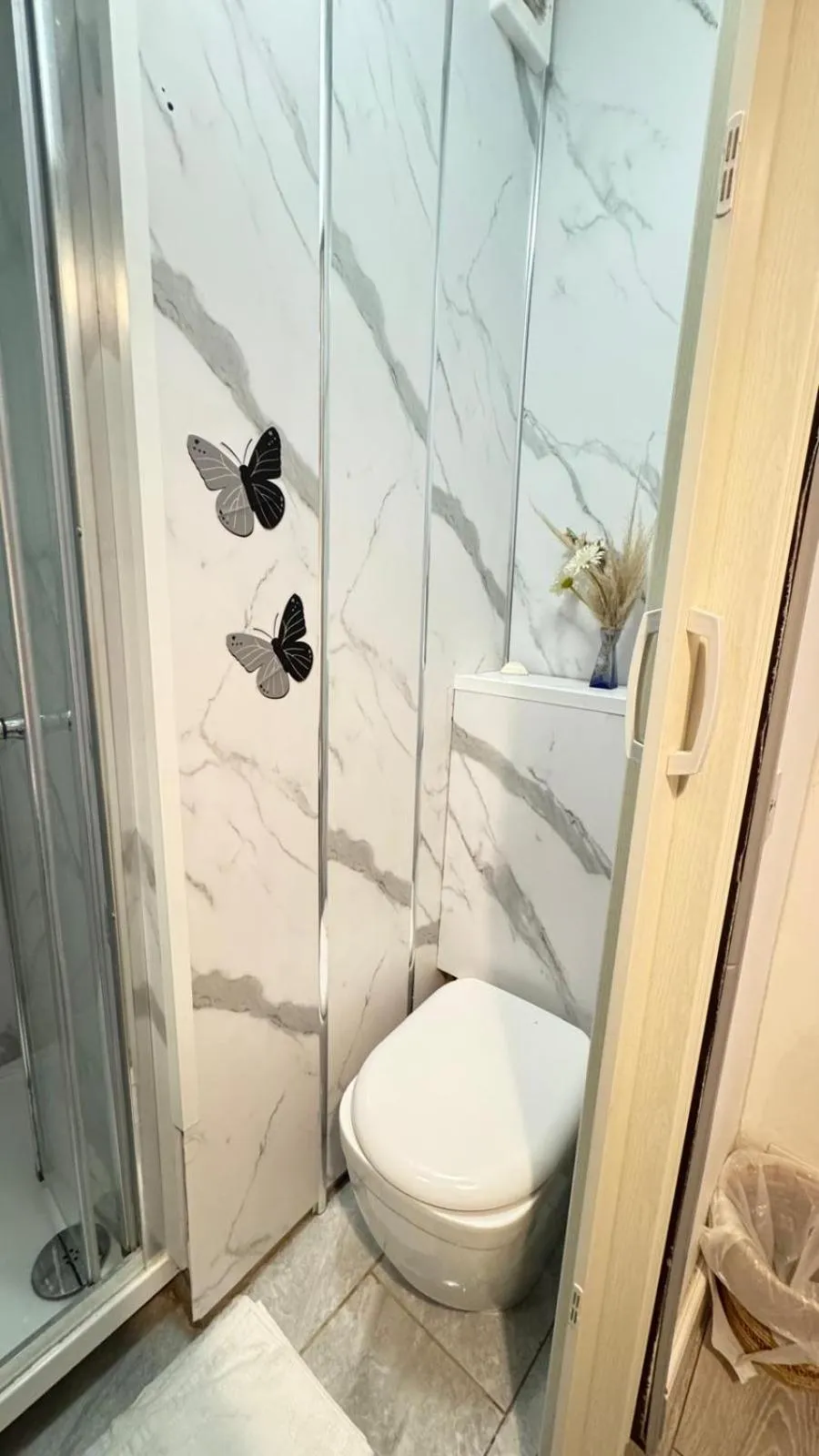 Bathroom in Earls Court Hotel