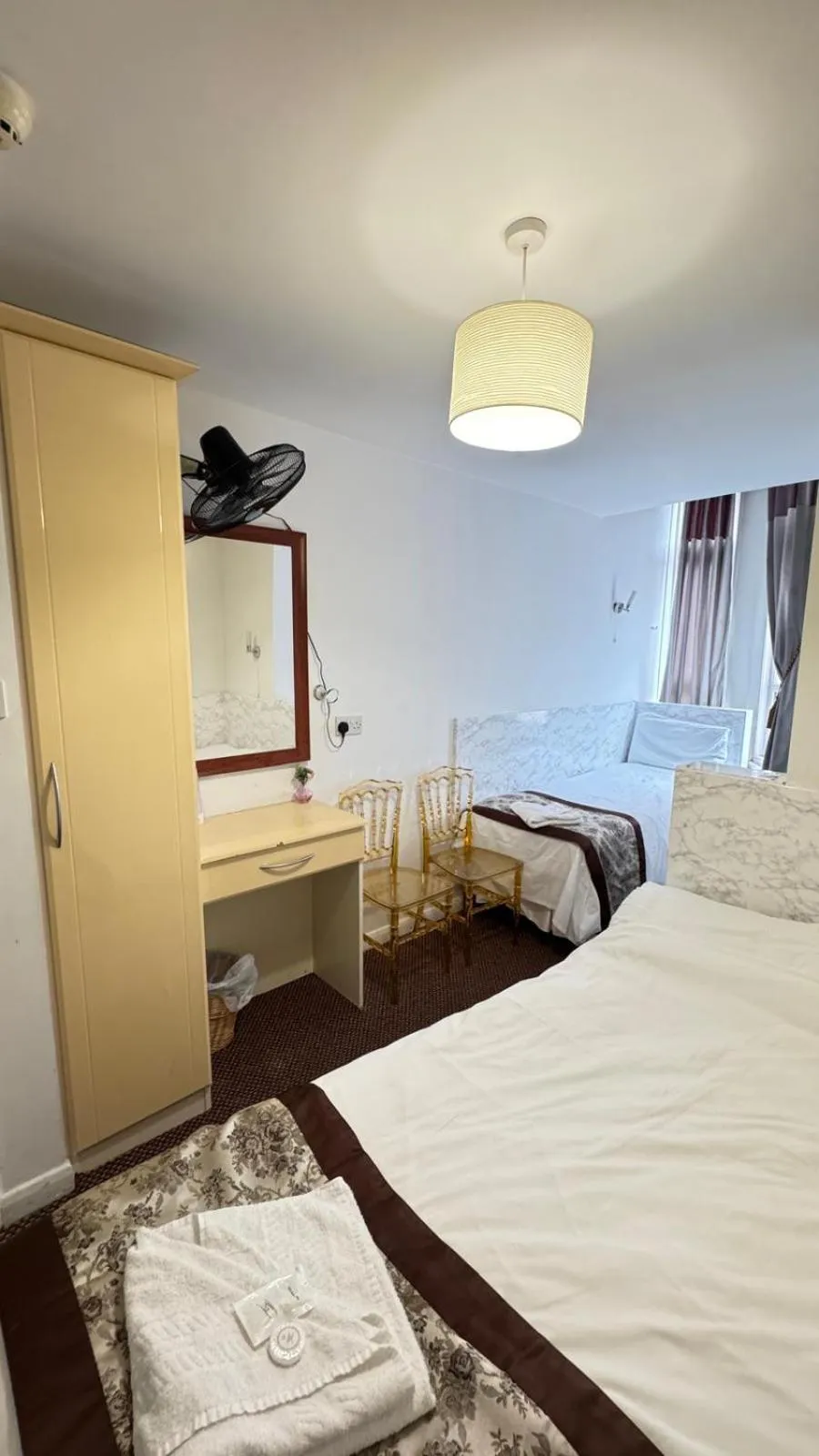 Photo of the whole room, Bed in Earls Court Hotel