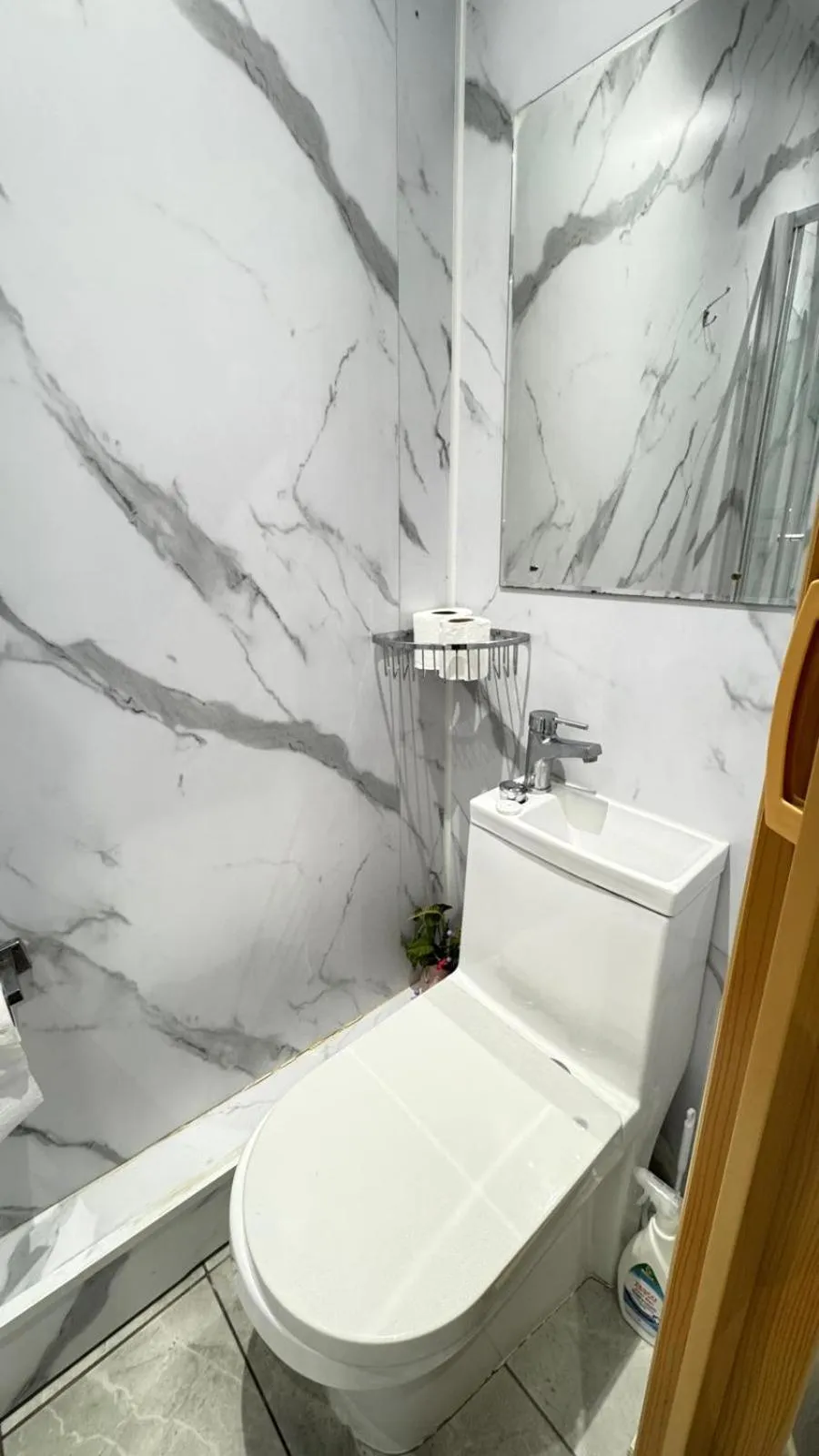 Bathroom in Earls Court Hotel