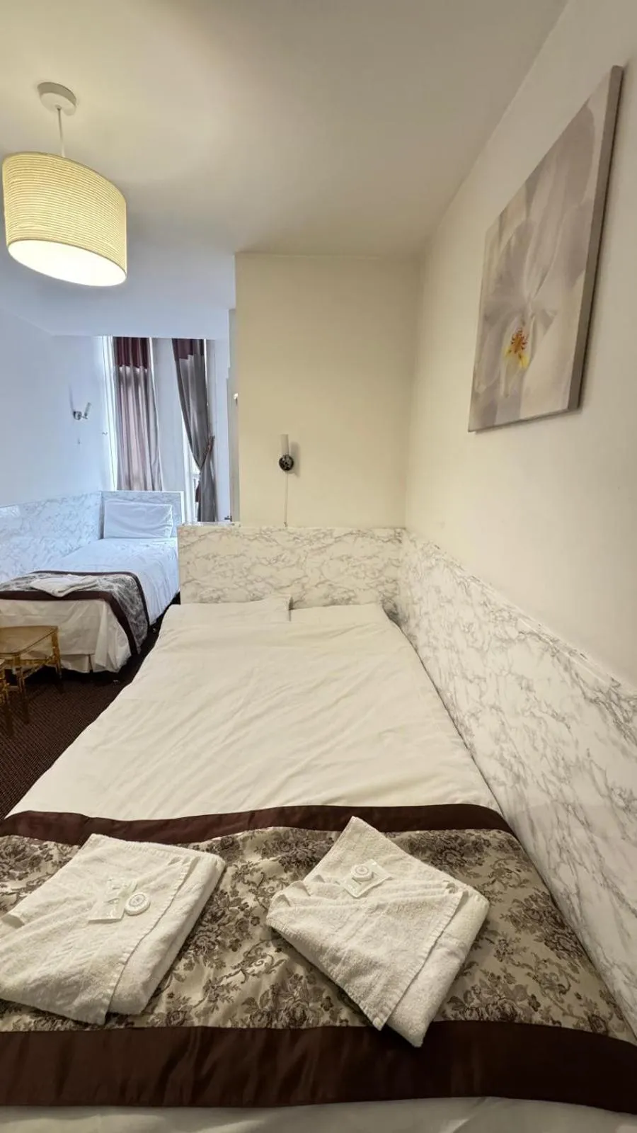 Photo of the whole room, Bed in Earls Court Hotel