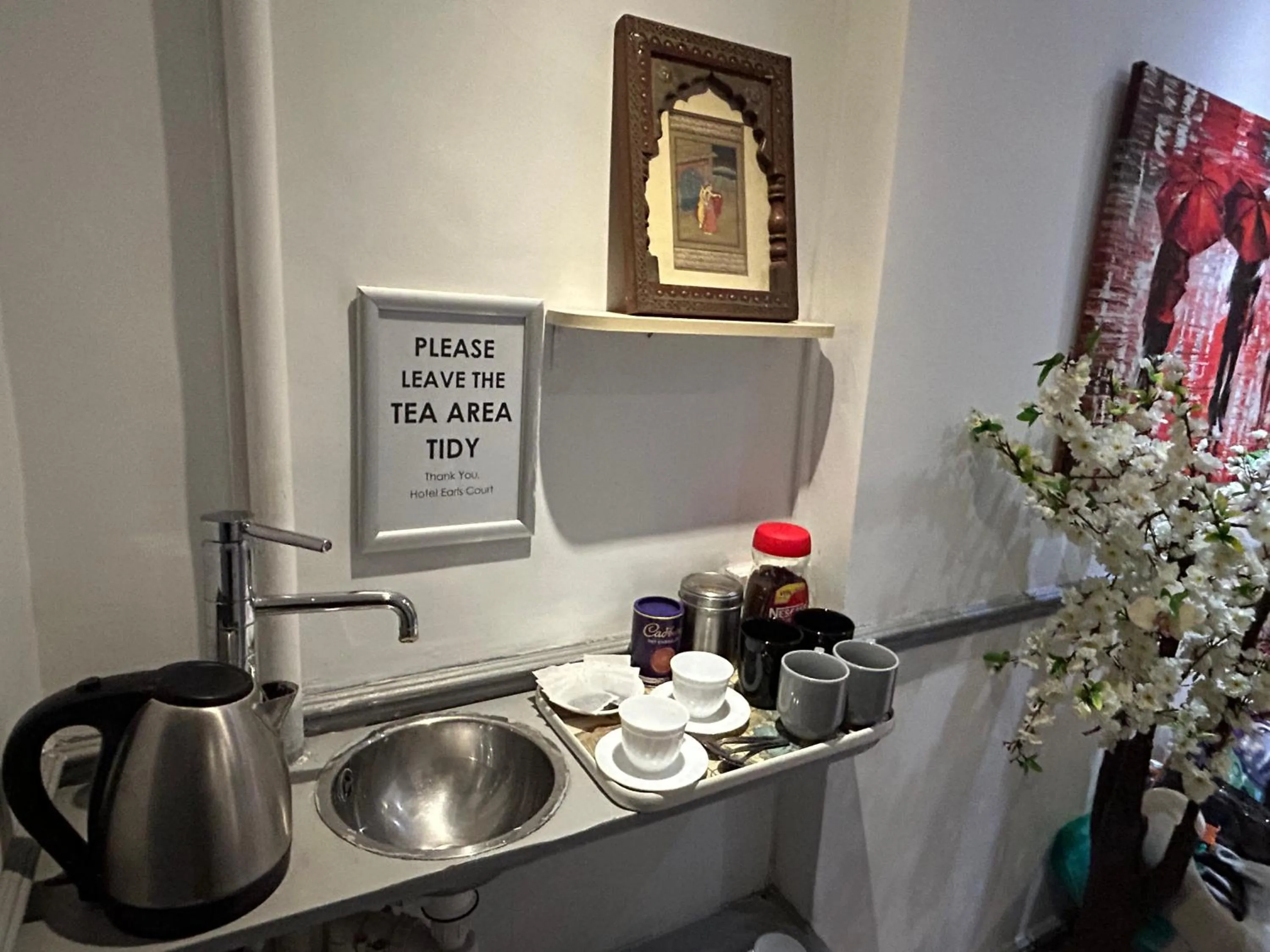 Drinks in Earls Court Hotel