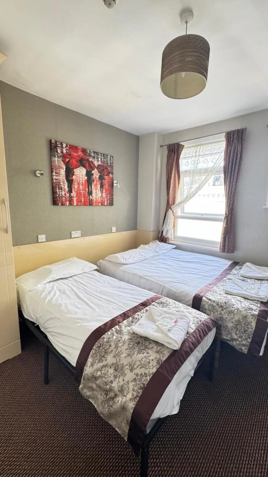 Photo of the whole room, Bed in Earls Court Hotel