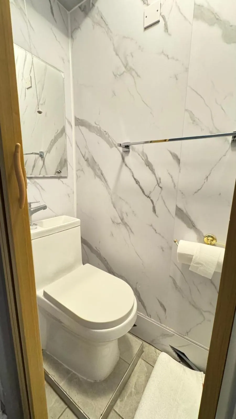 Bathroom in Earls Court Hotel