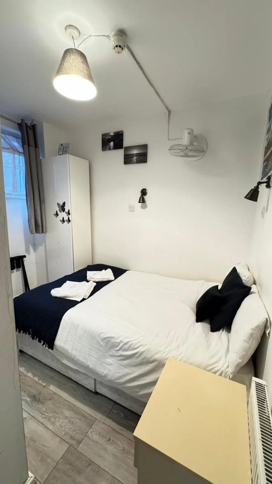 Photo of the whole room, Bed in Earls Court Hotel