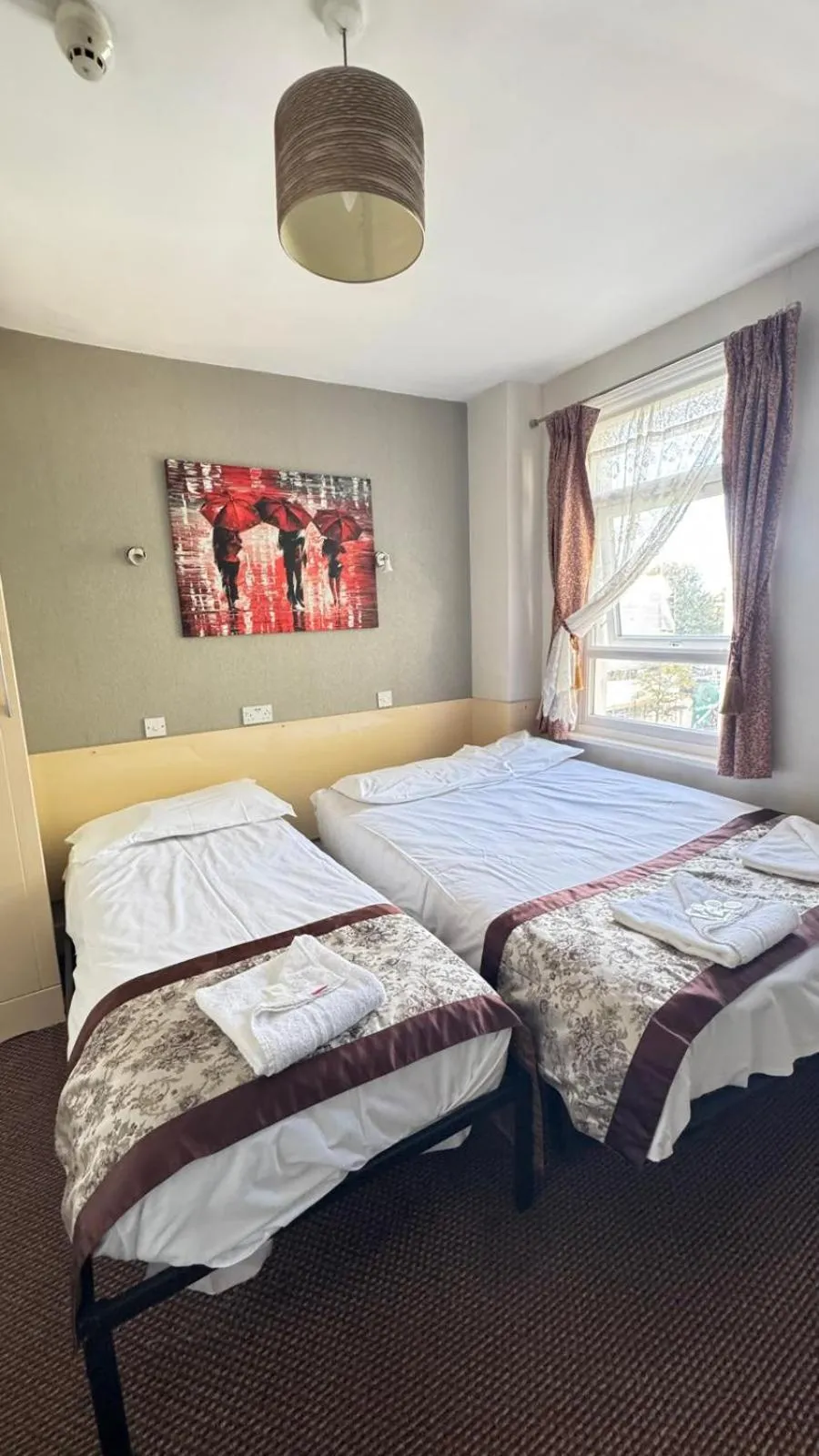 Photo of the whole room, Bed in Earls Court Hotel