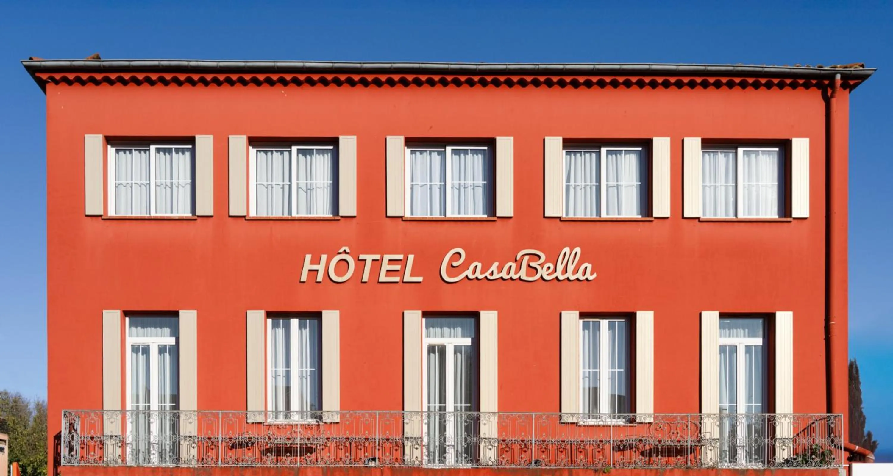 Facade/entrance in Hôtel CASABELLA Cannes Mouans Sartoux