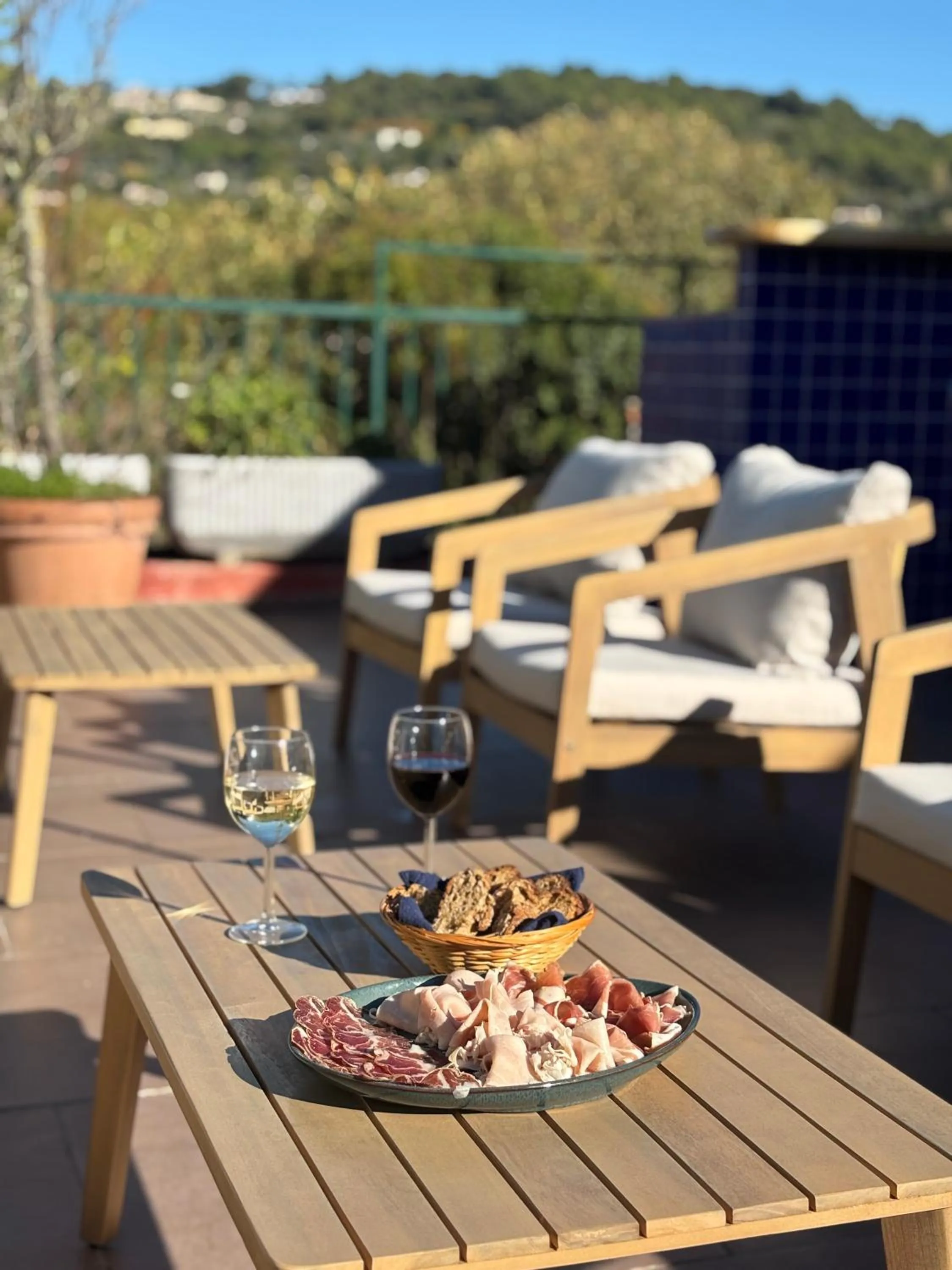 Patio in Hôtel CASABELLA Cannes Mouans Sartoux