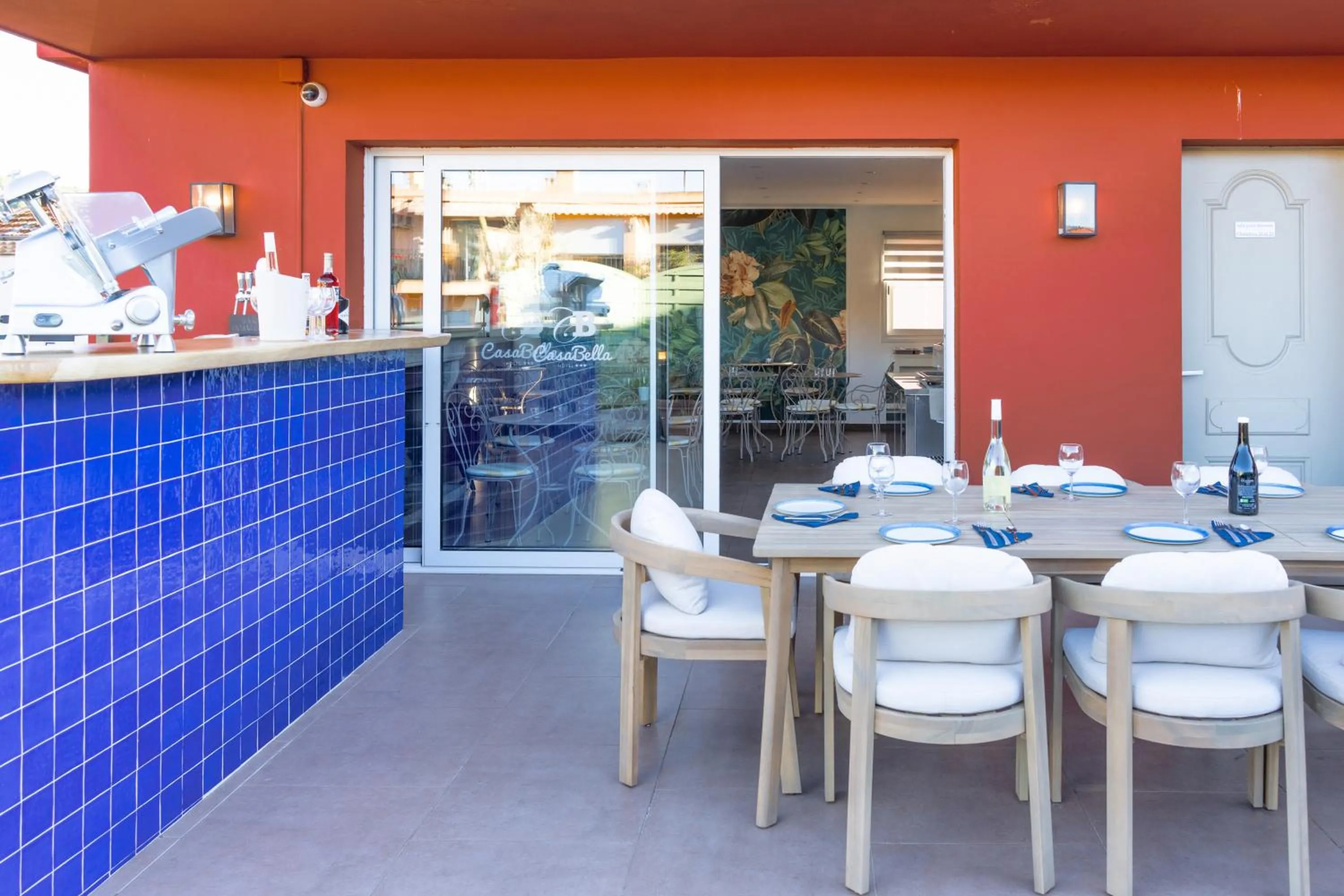 Patio in Hôtel CASABELLA Cannes Mouans Sartoux