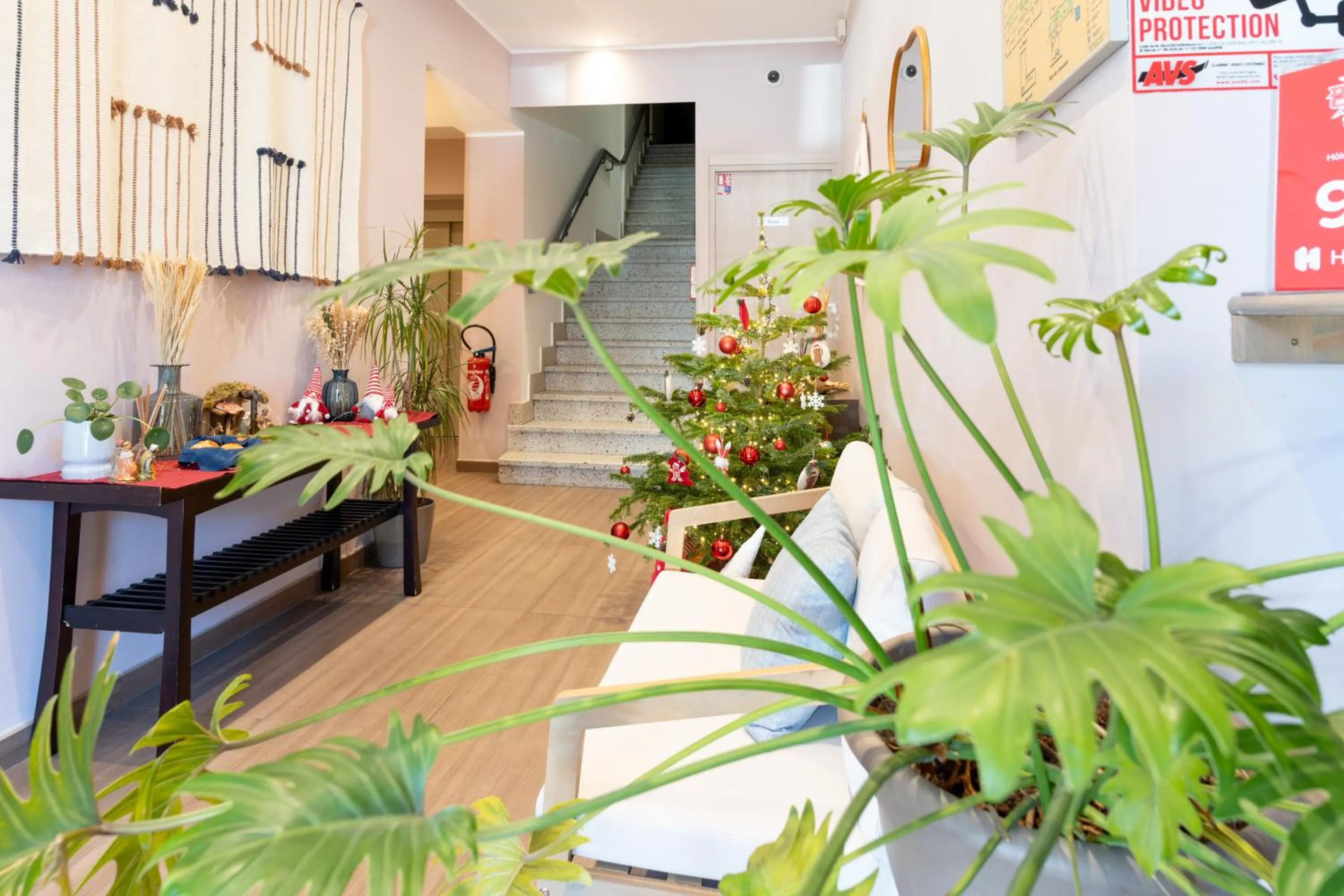 Lobby or reception in Hôtel CASABELLA Cannes Mouans Sartoux