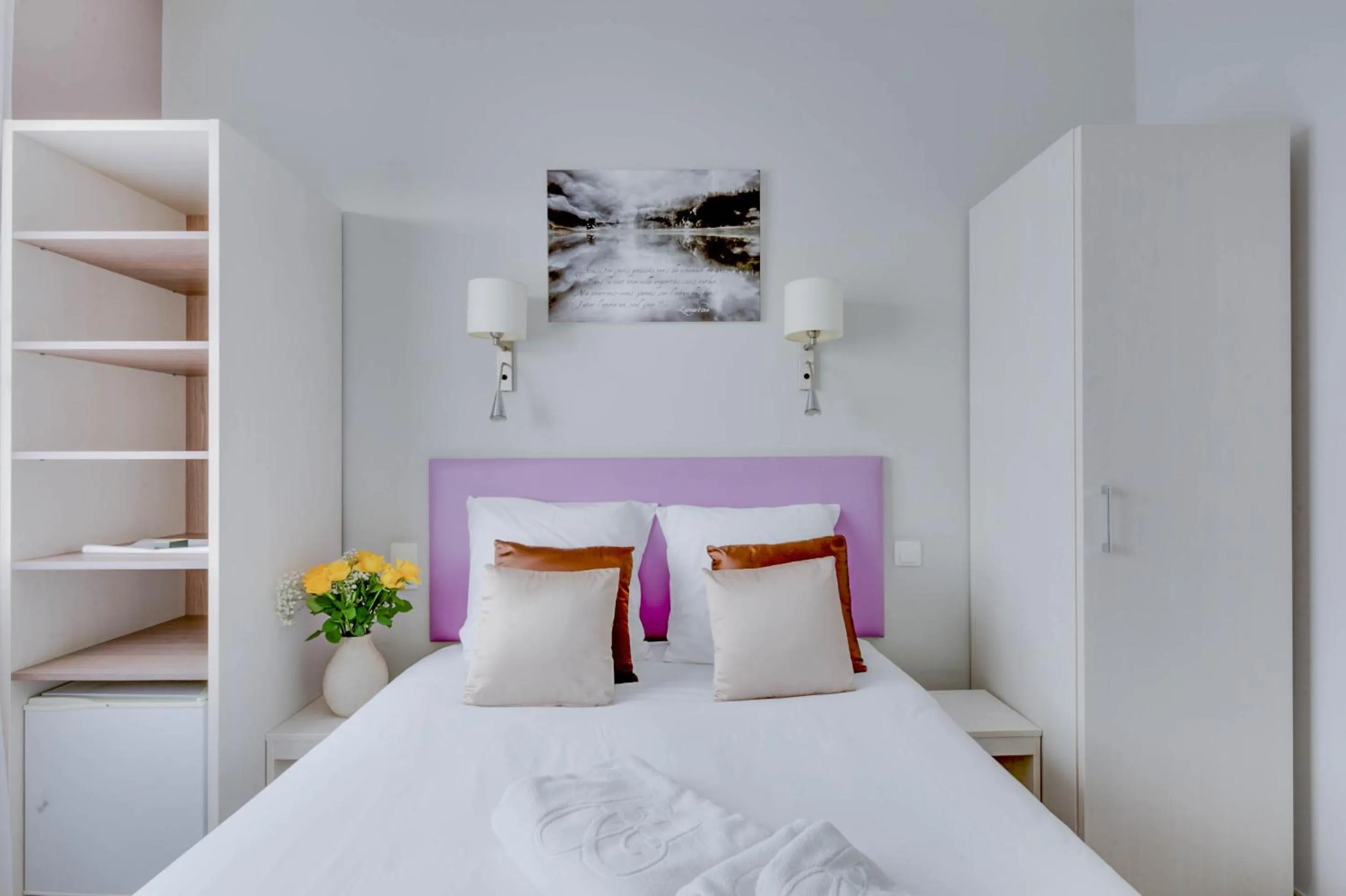 Bed in Hôtel CASABELLA Cannes Mouans Sartoux