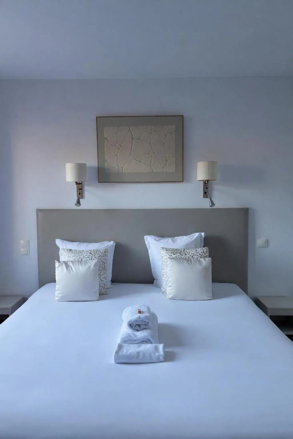 Bed in Hôtel CASABELLA Cannes Mouans Sartoux