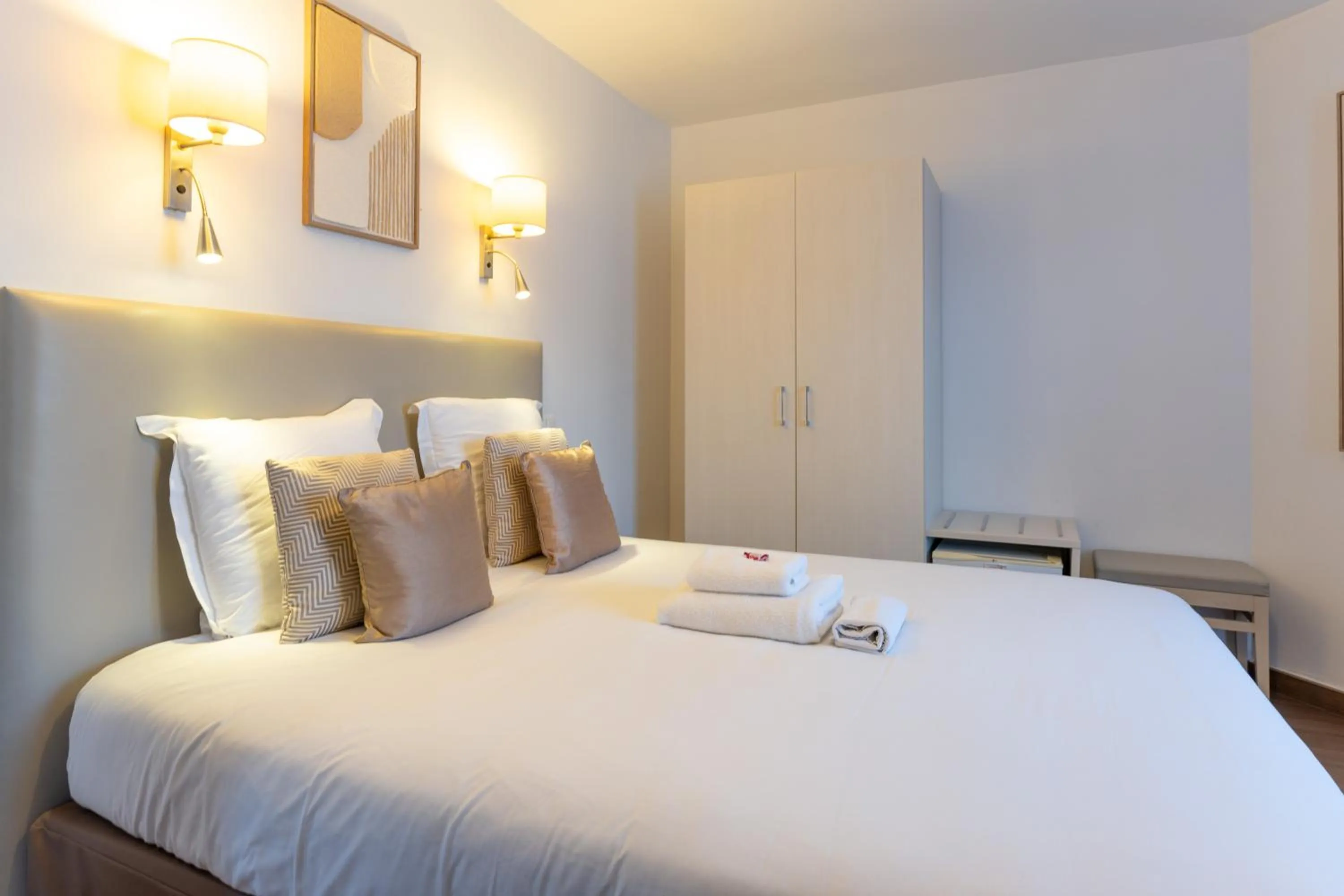 Bed in Hôtel CASABELLA Cannes Mouans Sartoux