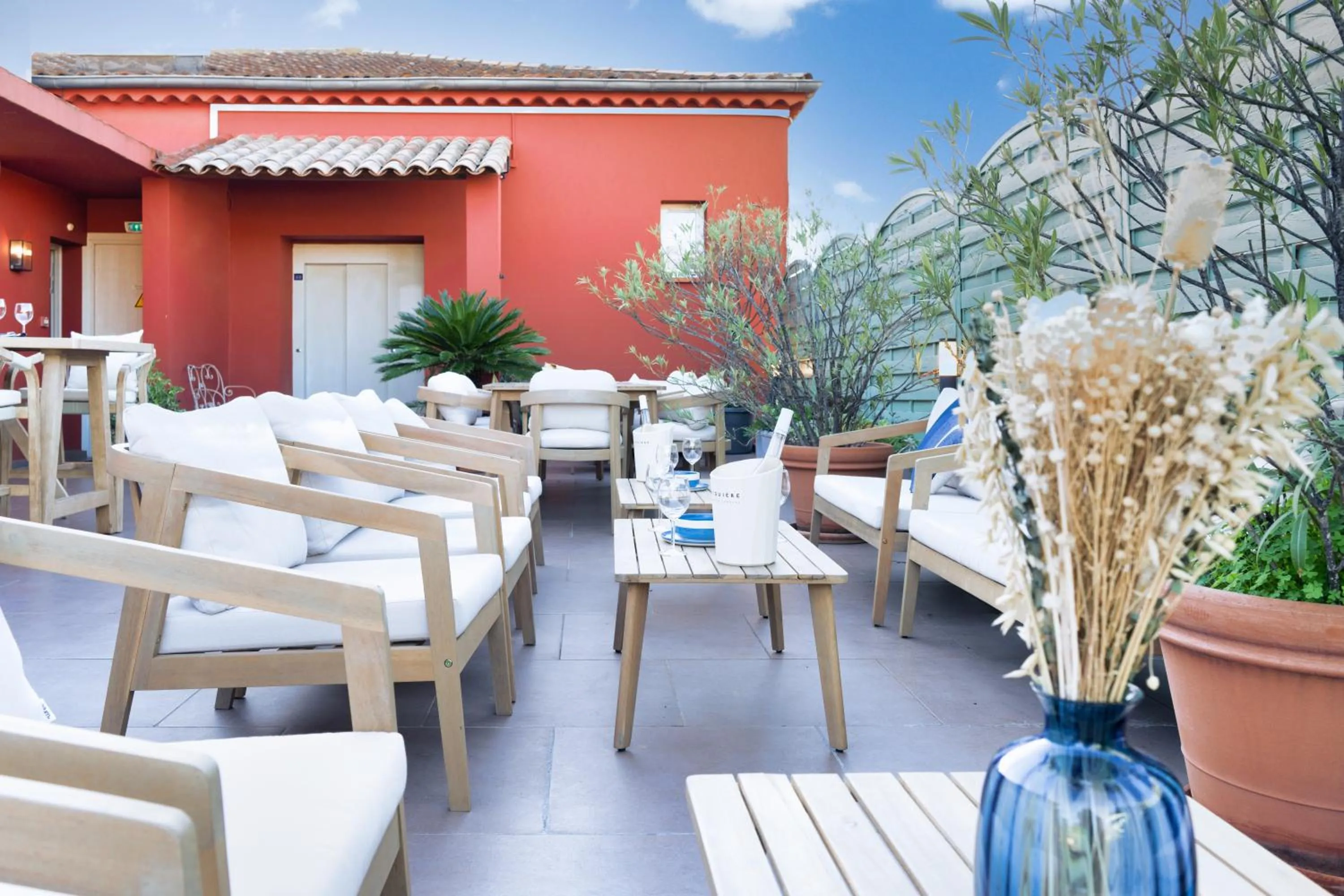 Patio in Hôtel CASABELLA Cannes Mouans Sartoux