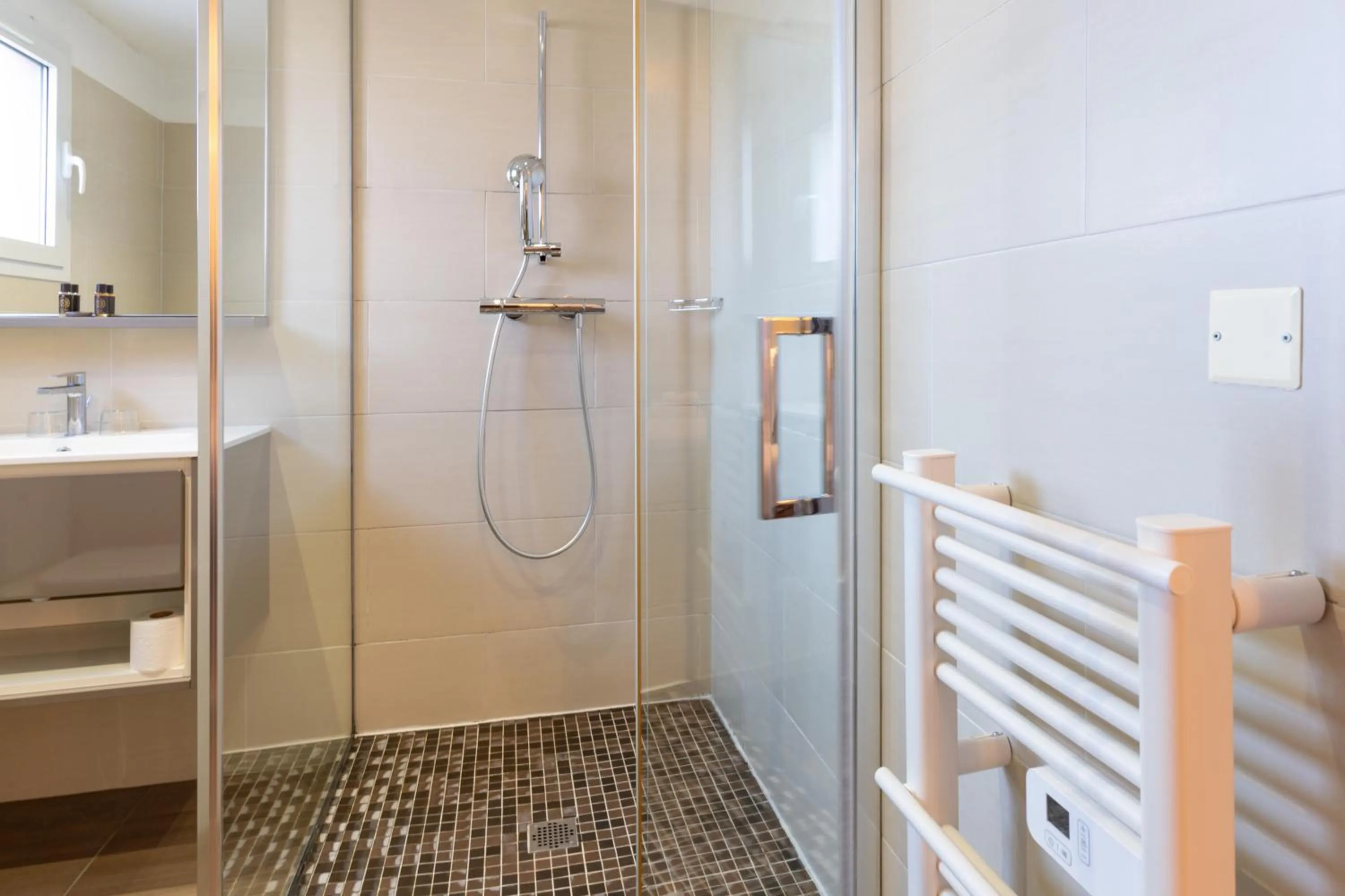 Bathroom in Hôtel CASABELLA Cannes Mouans Sartoux