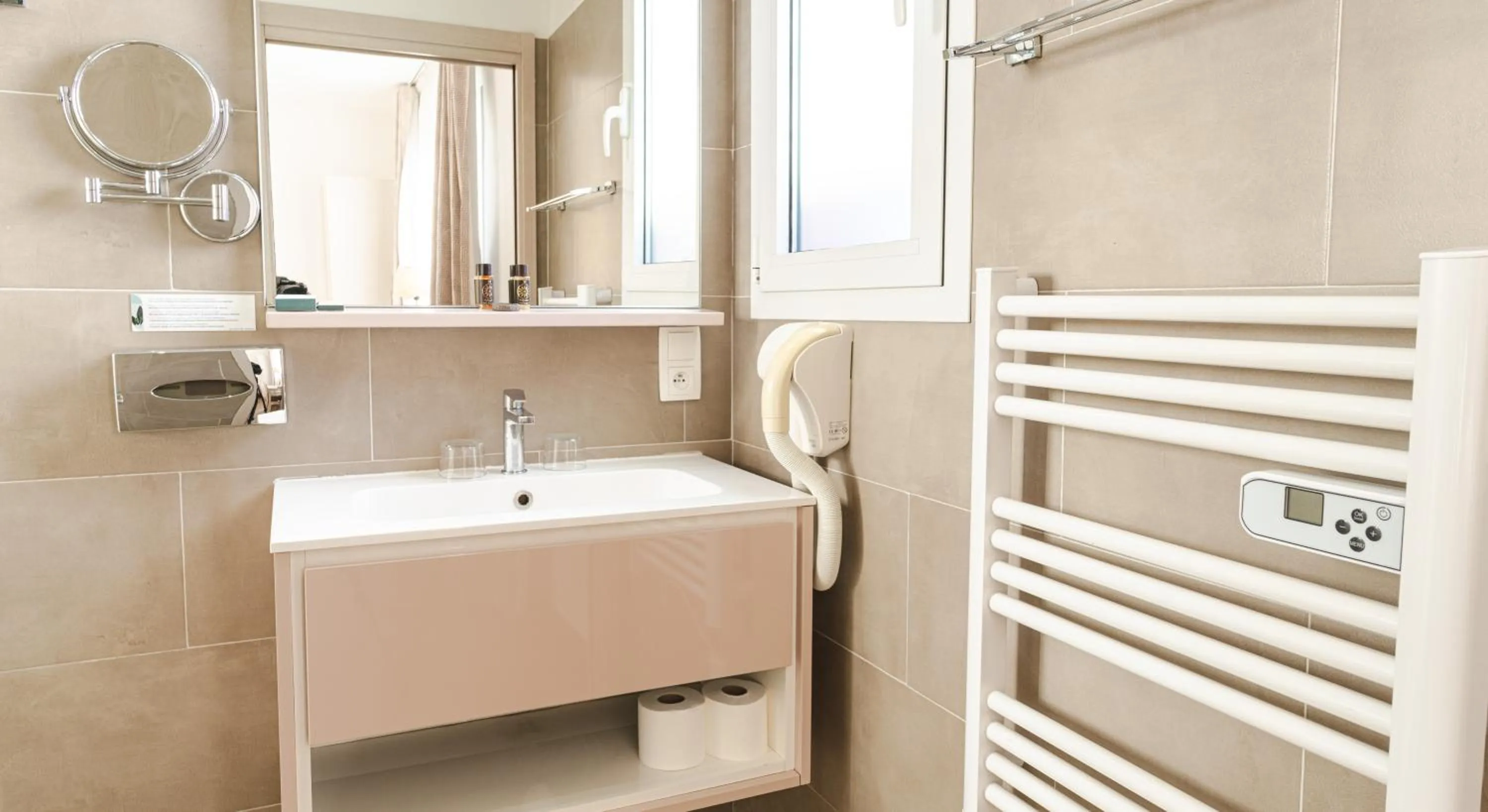 Bathroom in Hôtel CASABELLA Cannes Mouans Sartoux