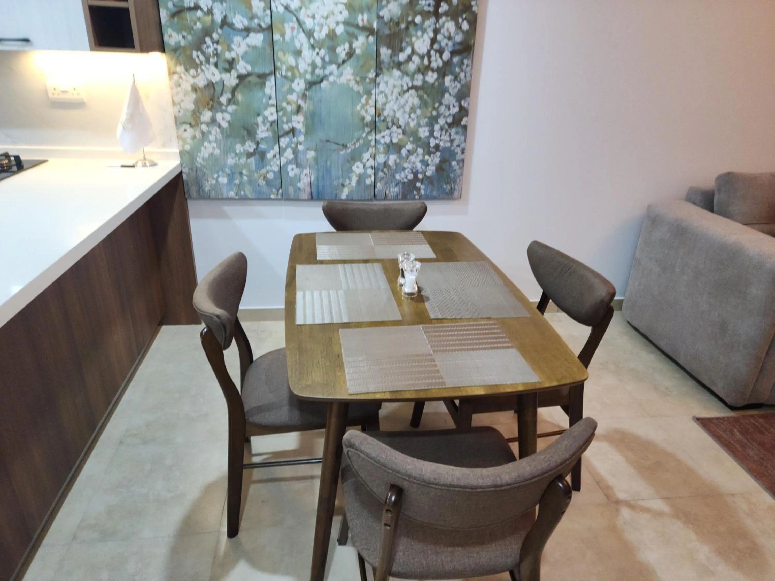 Living room in Preatoni Tower - JLT by Golden Casa