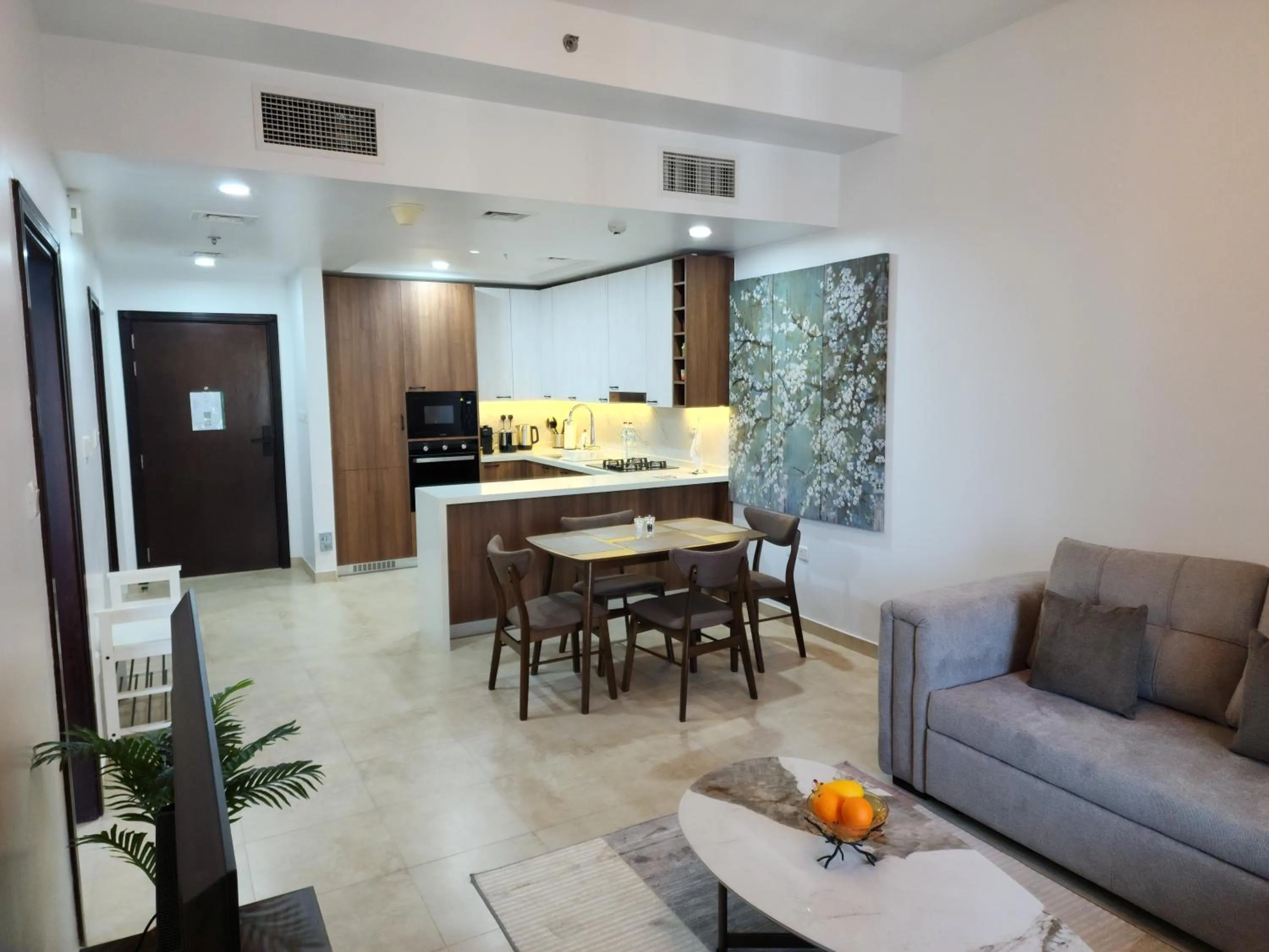 Kitchen or kitchenette in Preatoni Tower - JLT by Golden Casa