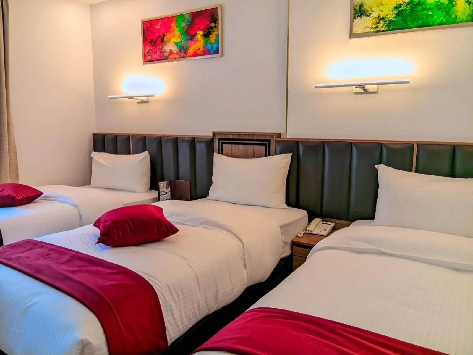 Deluxe Triple Room in Petra Bermudez Hotel Deluxe Triple Room in Petra Bermudez Hotel