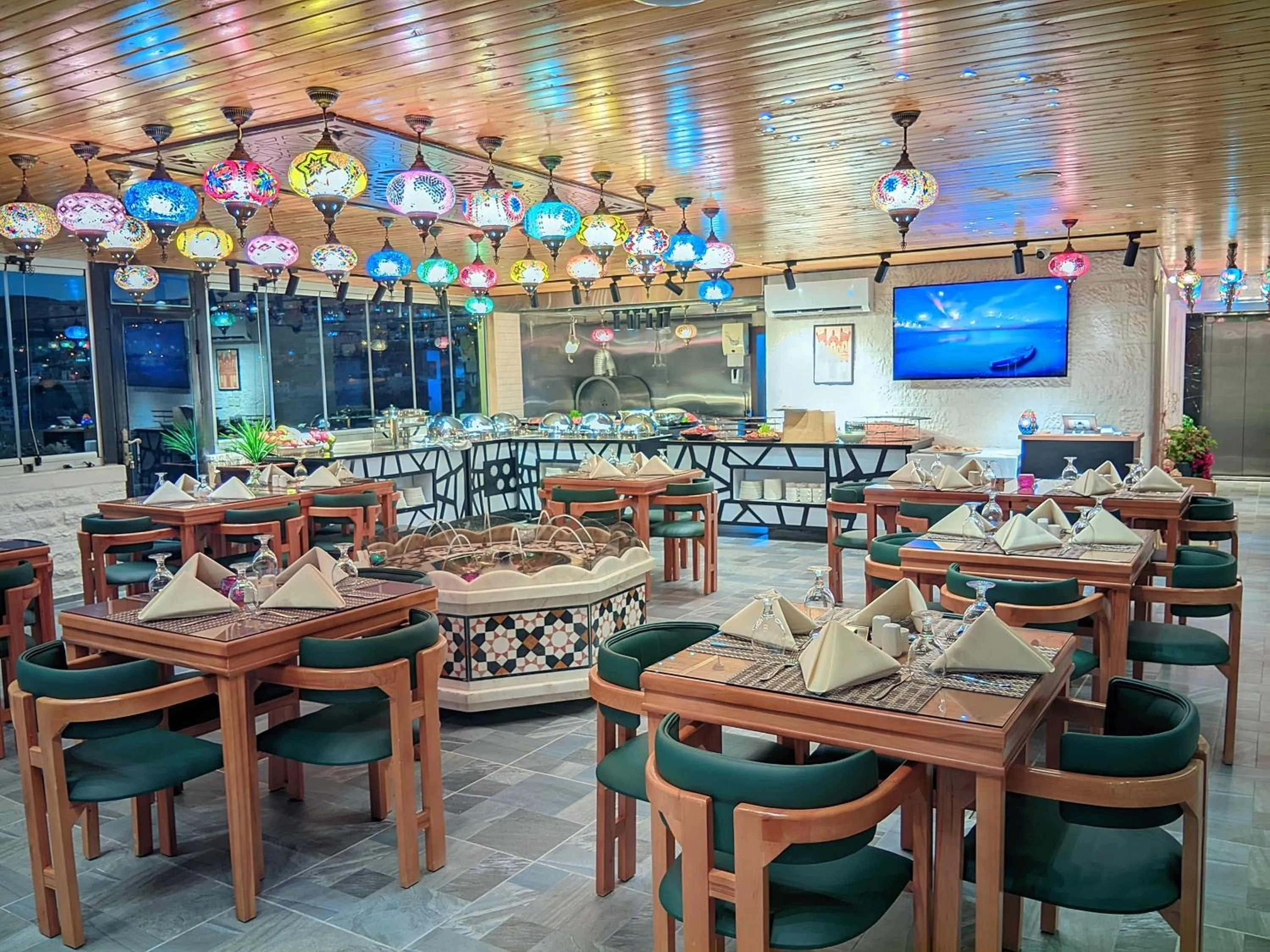 Restaurant/places to eat in Petra Bermudez Hotel