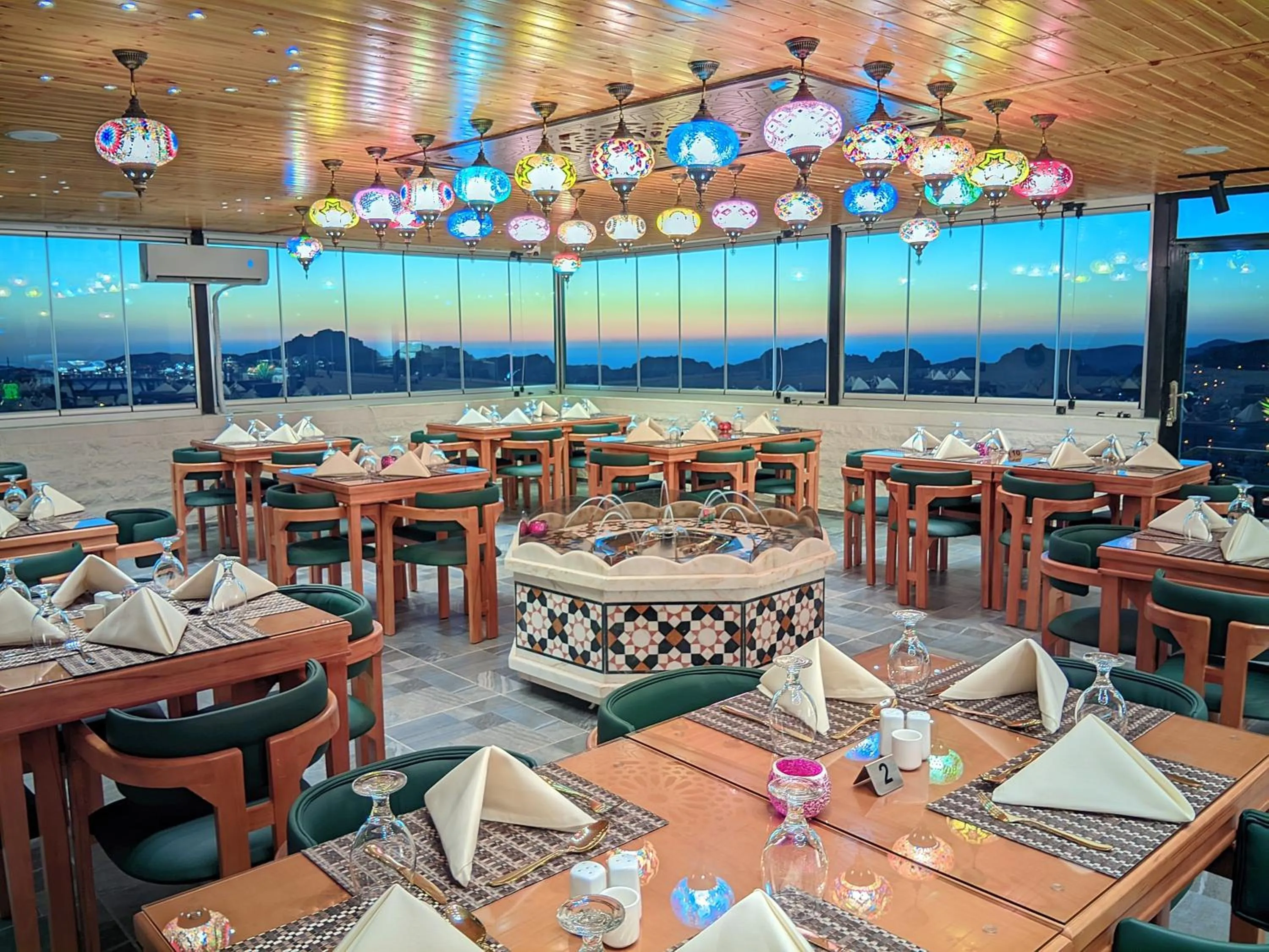 Restaurant/places to eat in Petra Bermudez Hotel