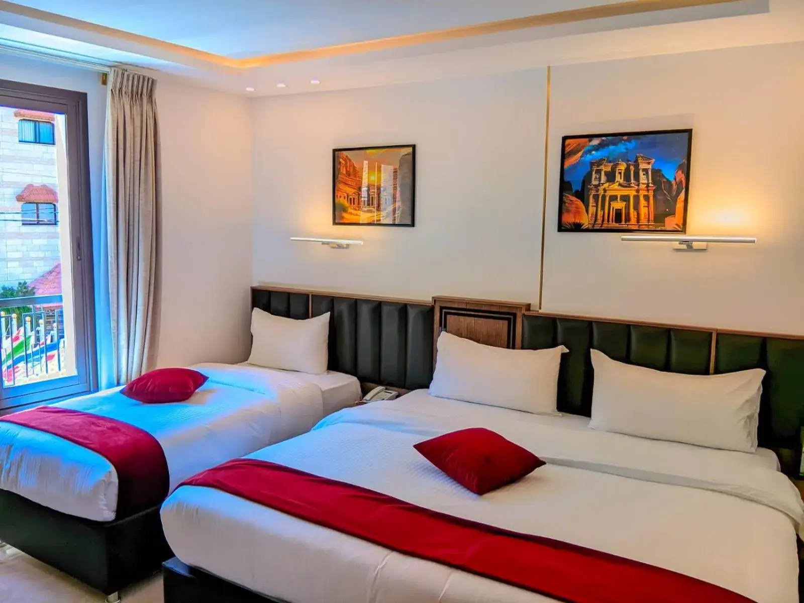 Deluxe Family Room in Petra Bermudez Hotel Deluxe Family Room in Petra Bermudez Hotel