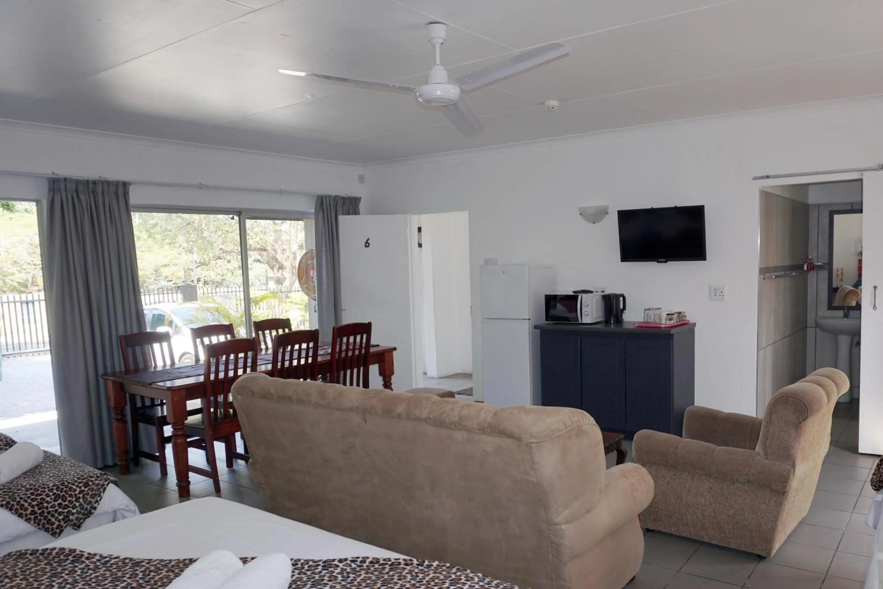 TV and multimedia in Sheba Rock Guesthouse