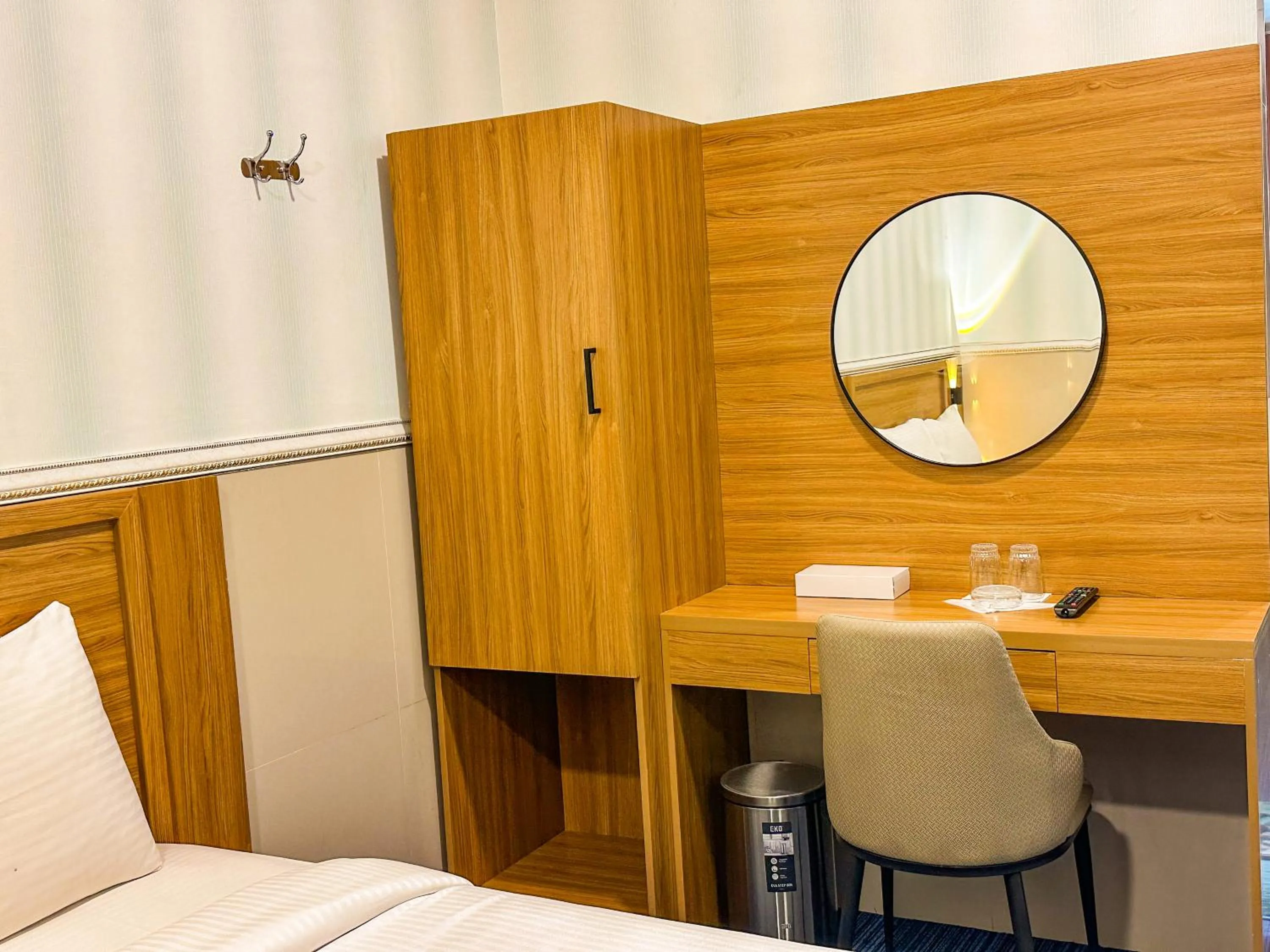 wardrobe, Bed in TAMARIND HOTEL