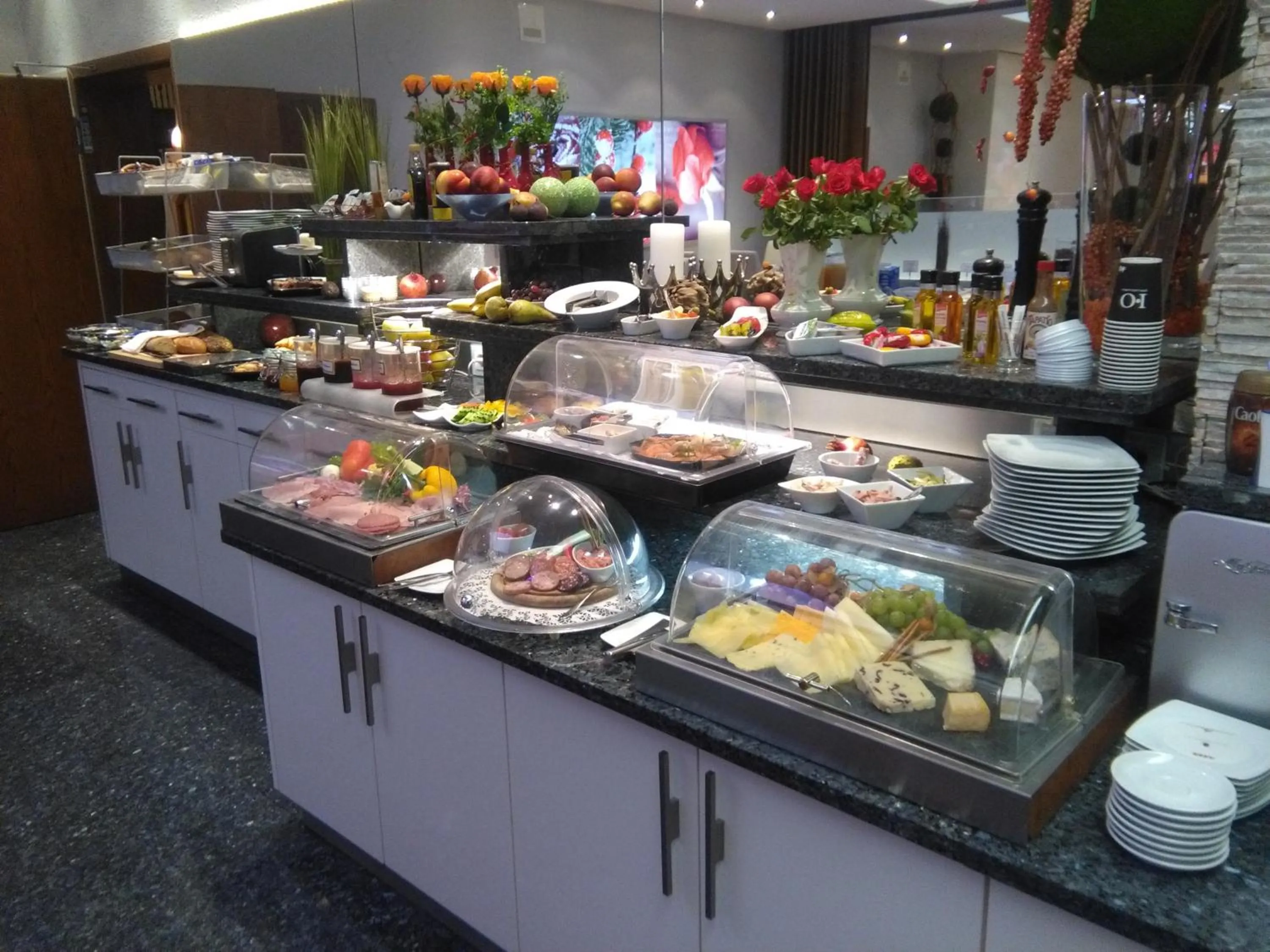 Buffet breakfast in Hotel Zum Rosengarten