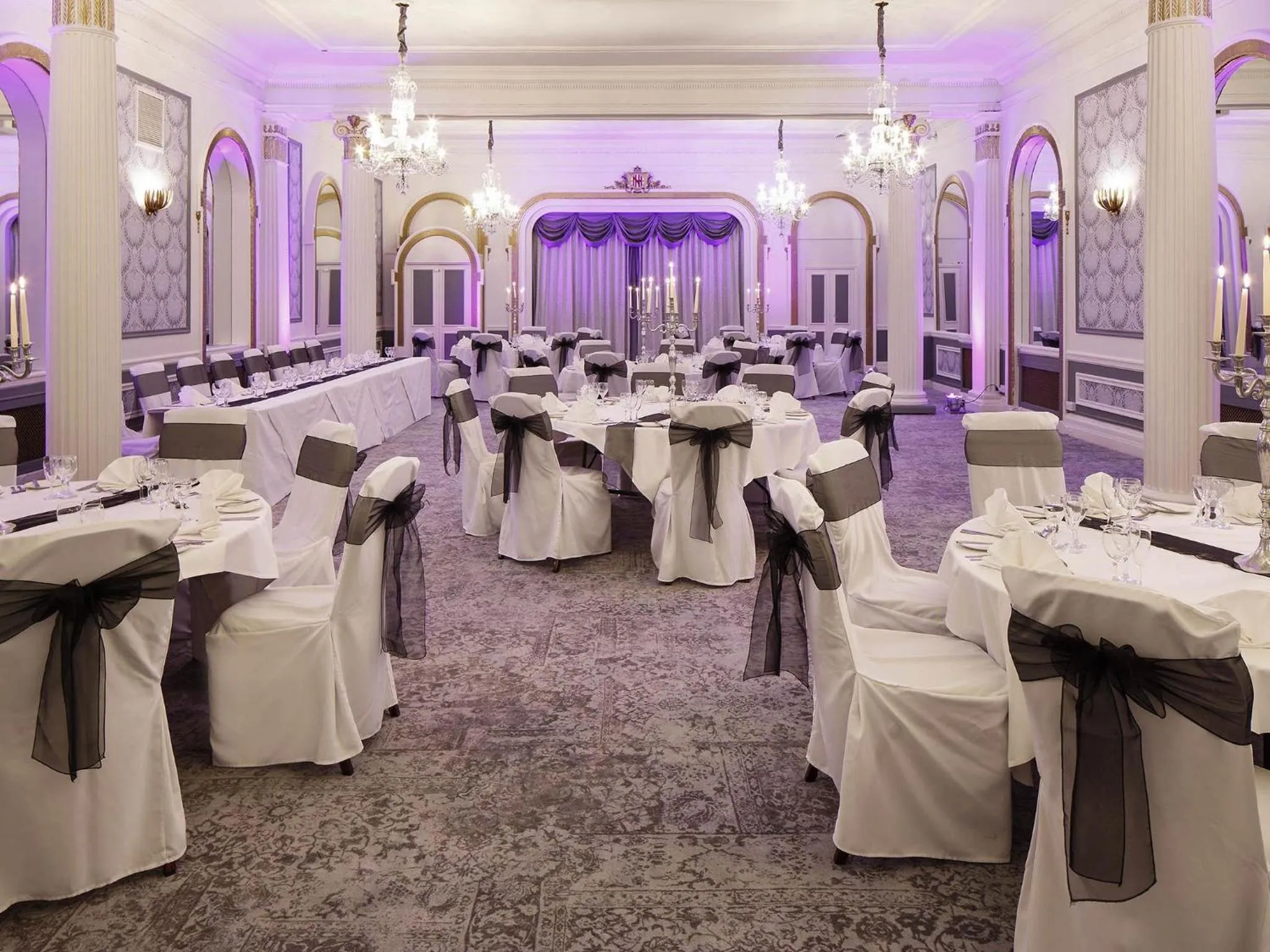 wedding in Mercure Brighton Seafront Hotel