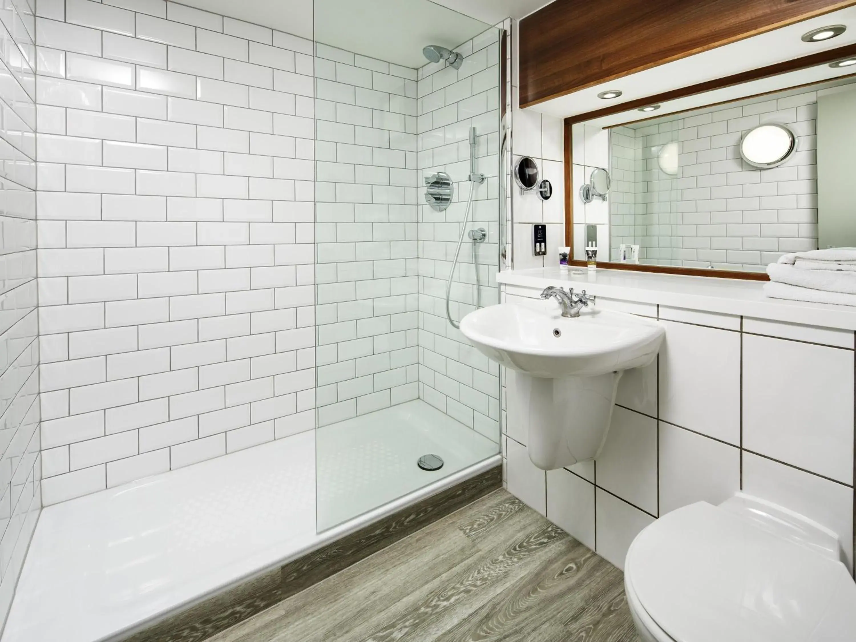 Standard Single Room in Mercure Brighton Seafront Hotel Standard Single Room in Mercure Brighton Seafront Hotel