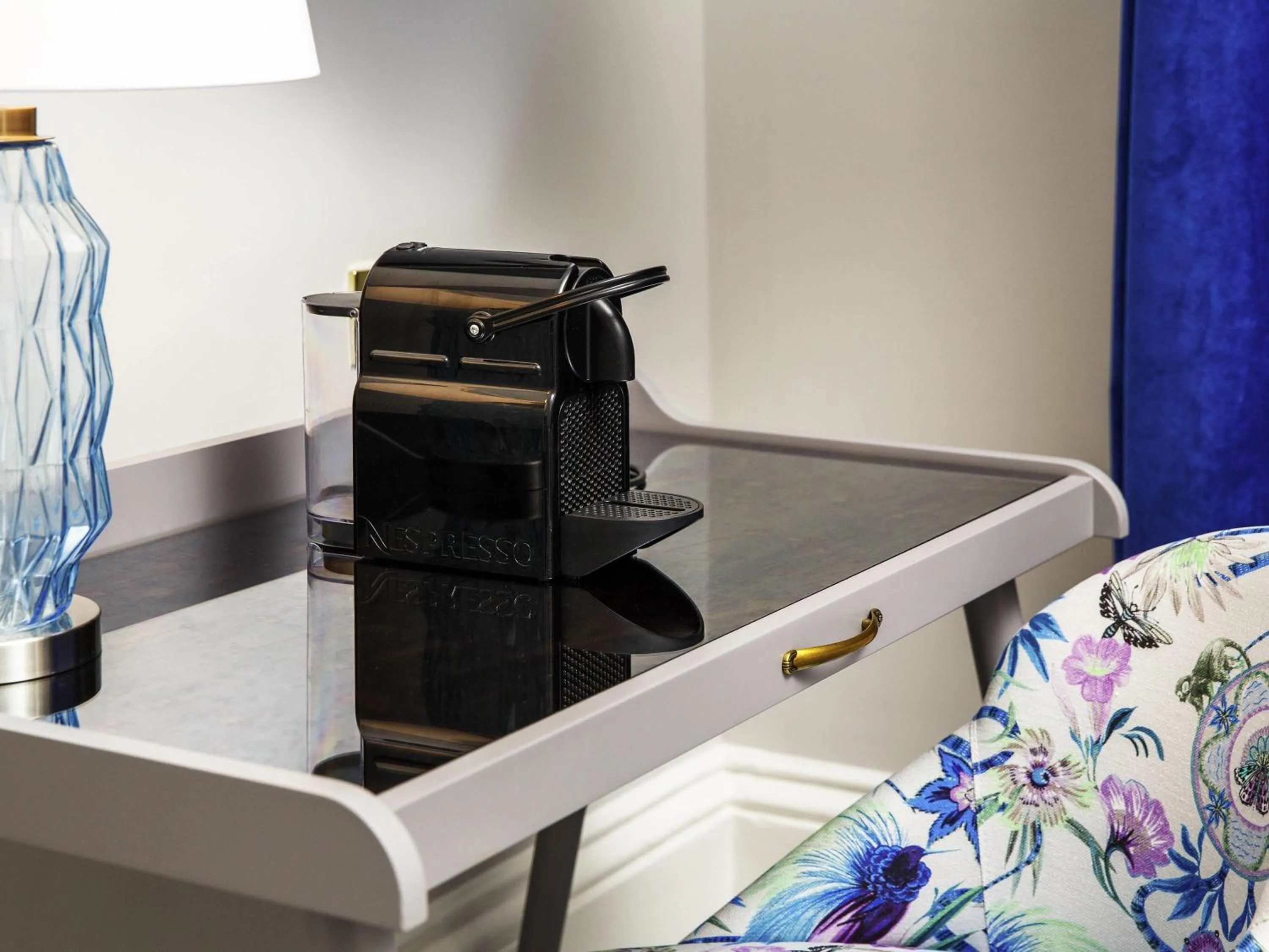 Bedroom in Mercure Brighton Seafront Hotel