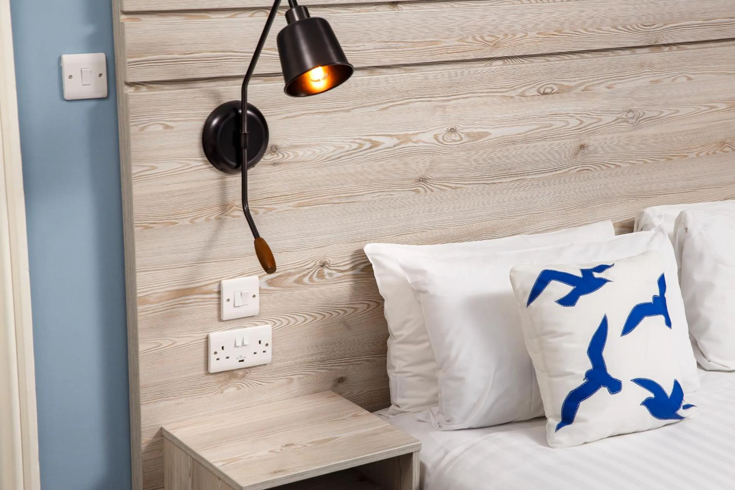 Bedroom in Mercure Brighton Seafront Hotel