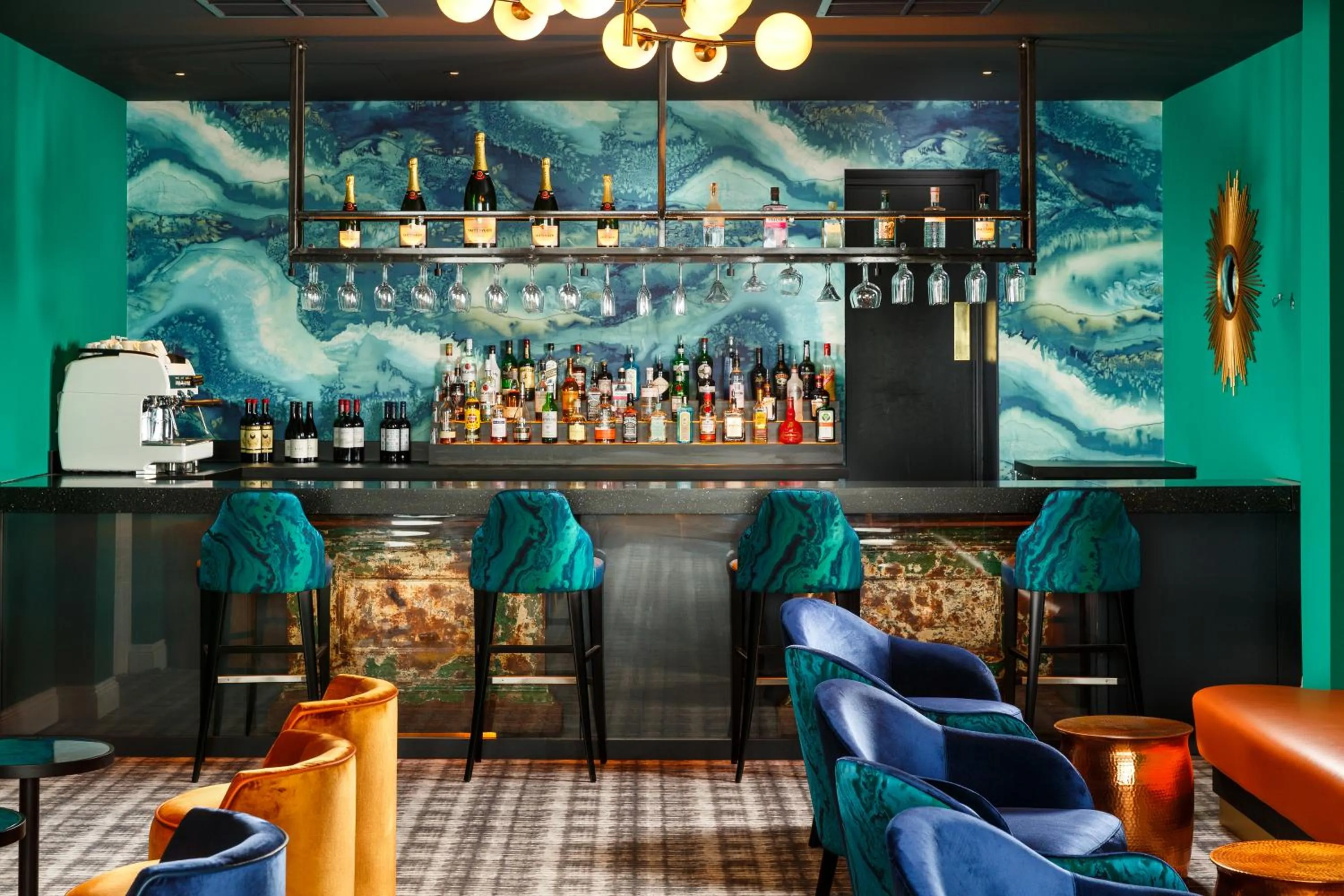 Lounge or bar in Mercure Brighton Seafront Hotel