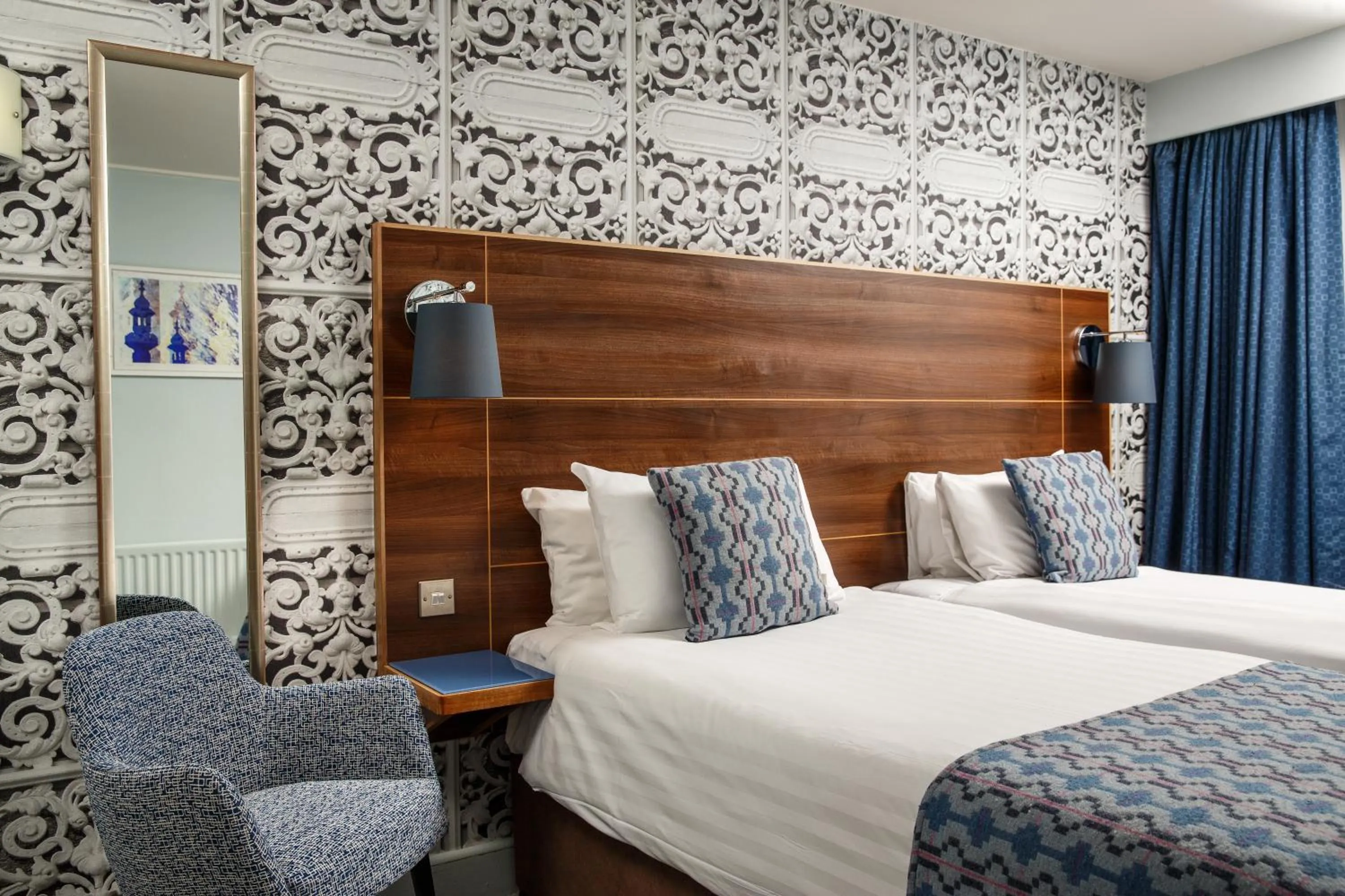 Bed in Mercure Brighton Seafront Hotel