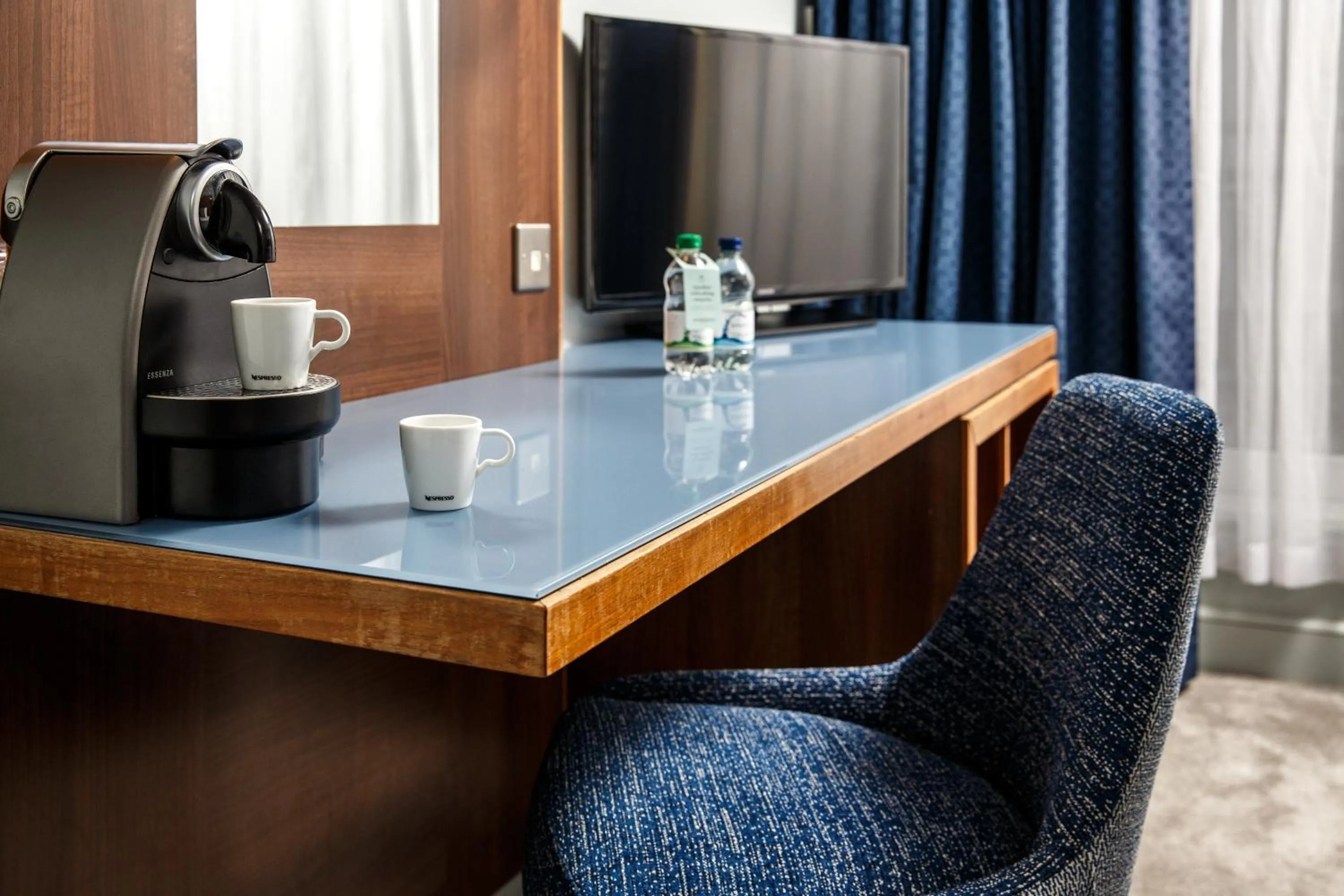 Coffee/tea facilities in Mercure Brighton Seafront Hotel