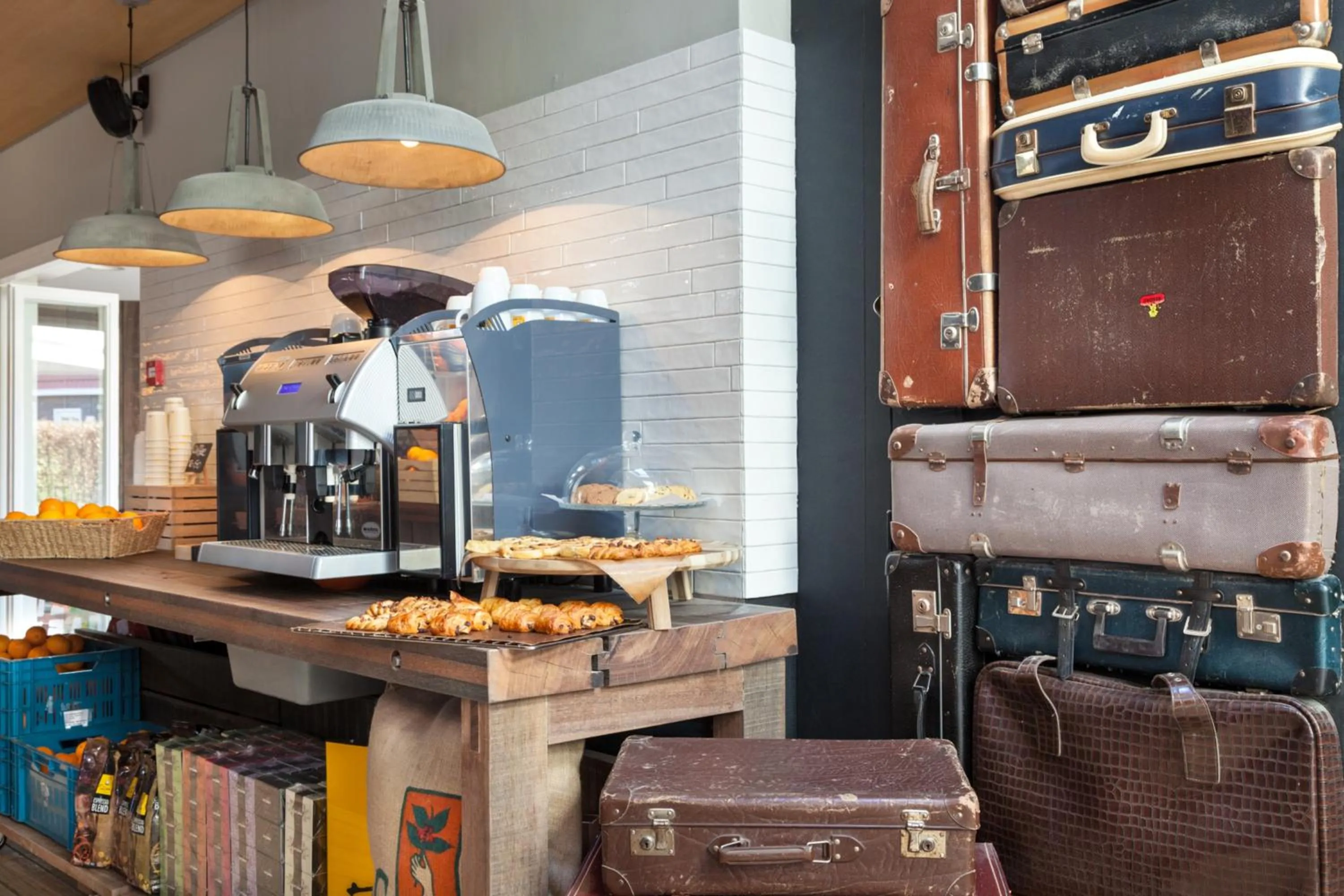 Coffee/tea facilities in Van Heeckeren Hotel