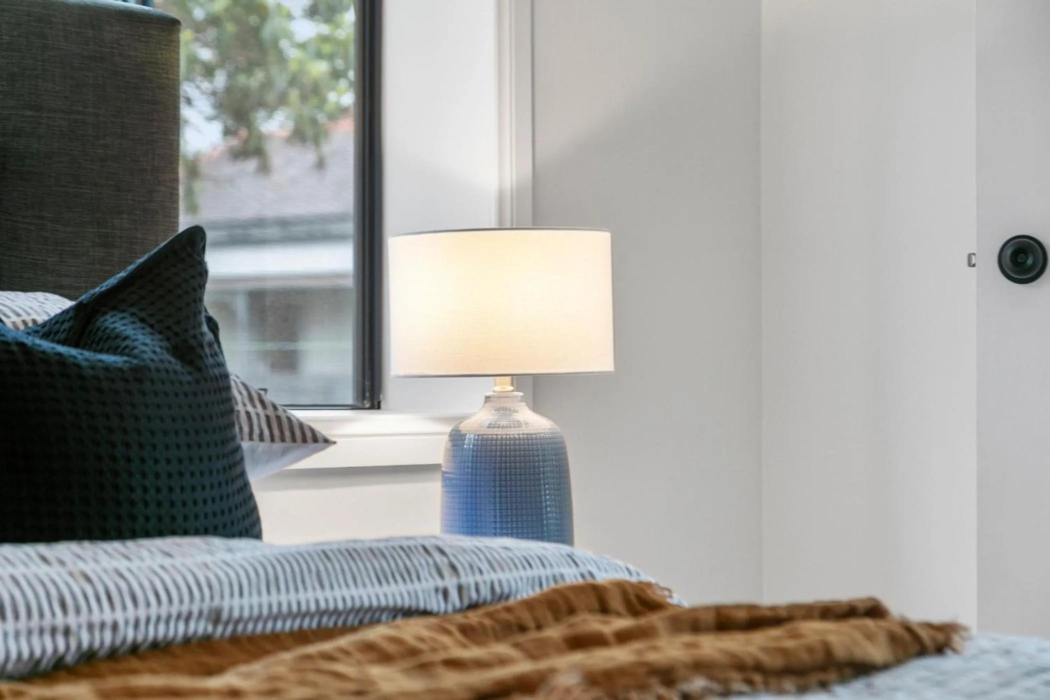 Bedroom, Bed in Hamilton Lodge Apartments by Urban Rest