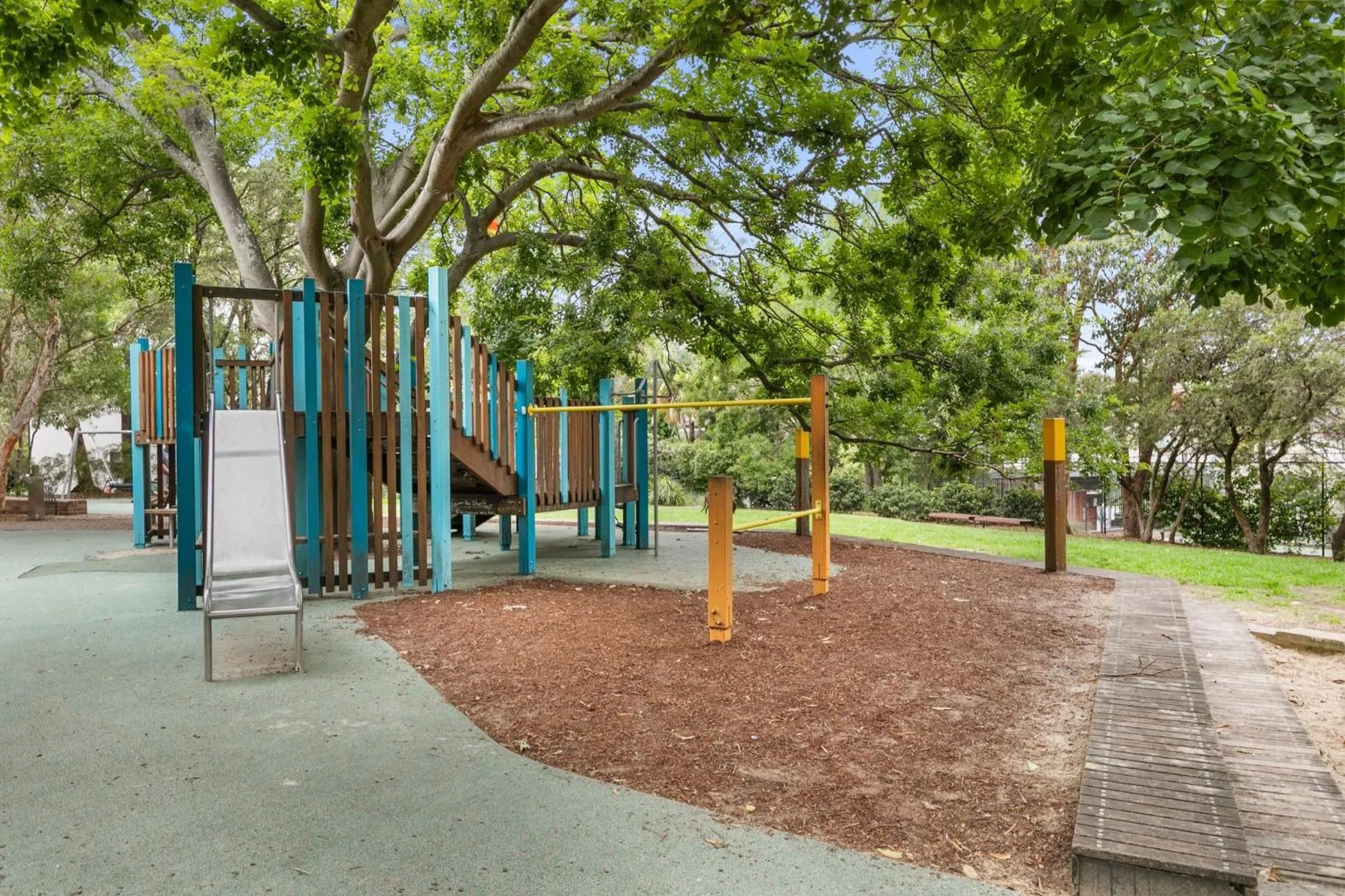 Children play ground in Hamilton Lodge Apartments by Urban Rest