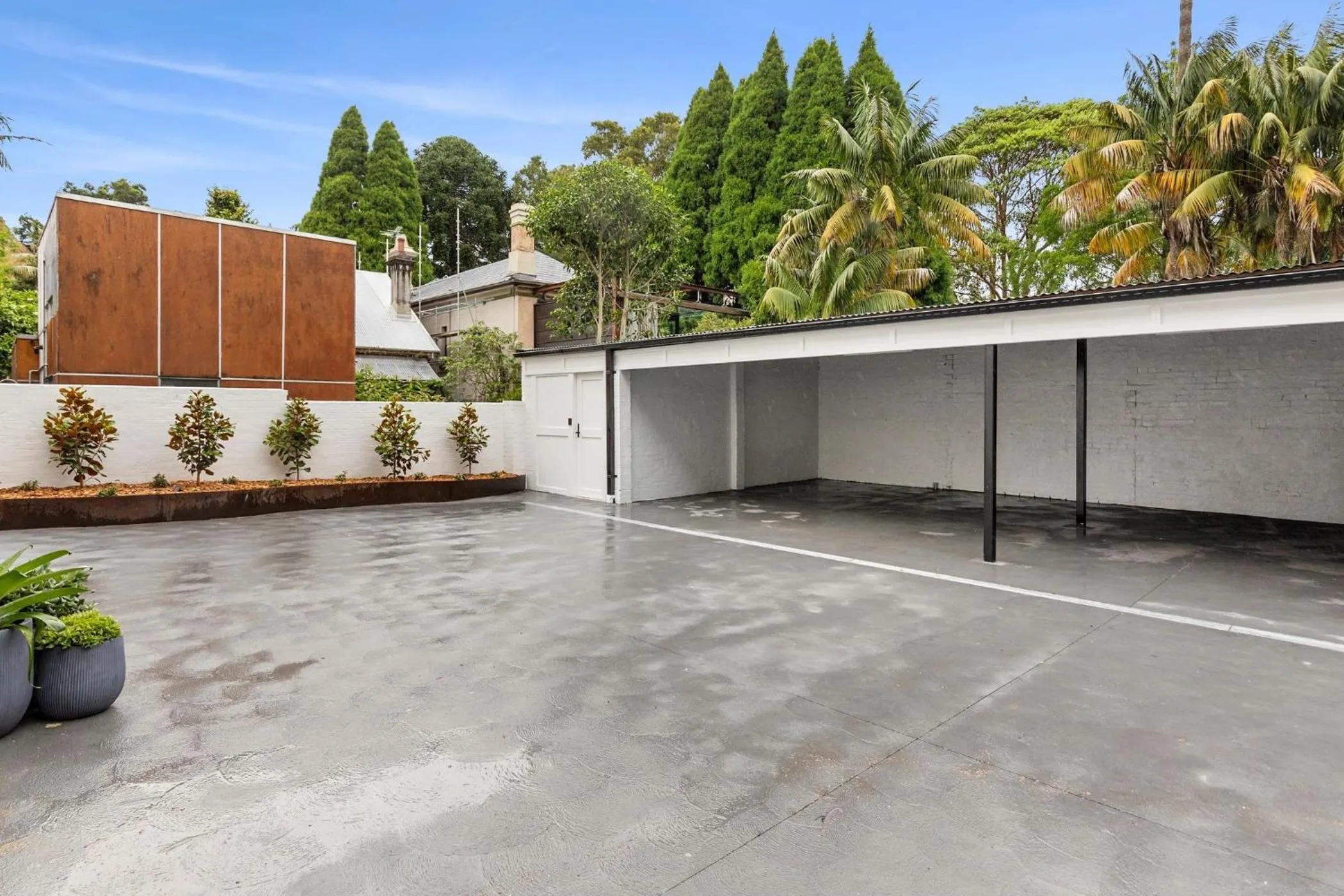 Parking in Hamilton Lodge Apartments by Urban Rest