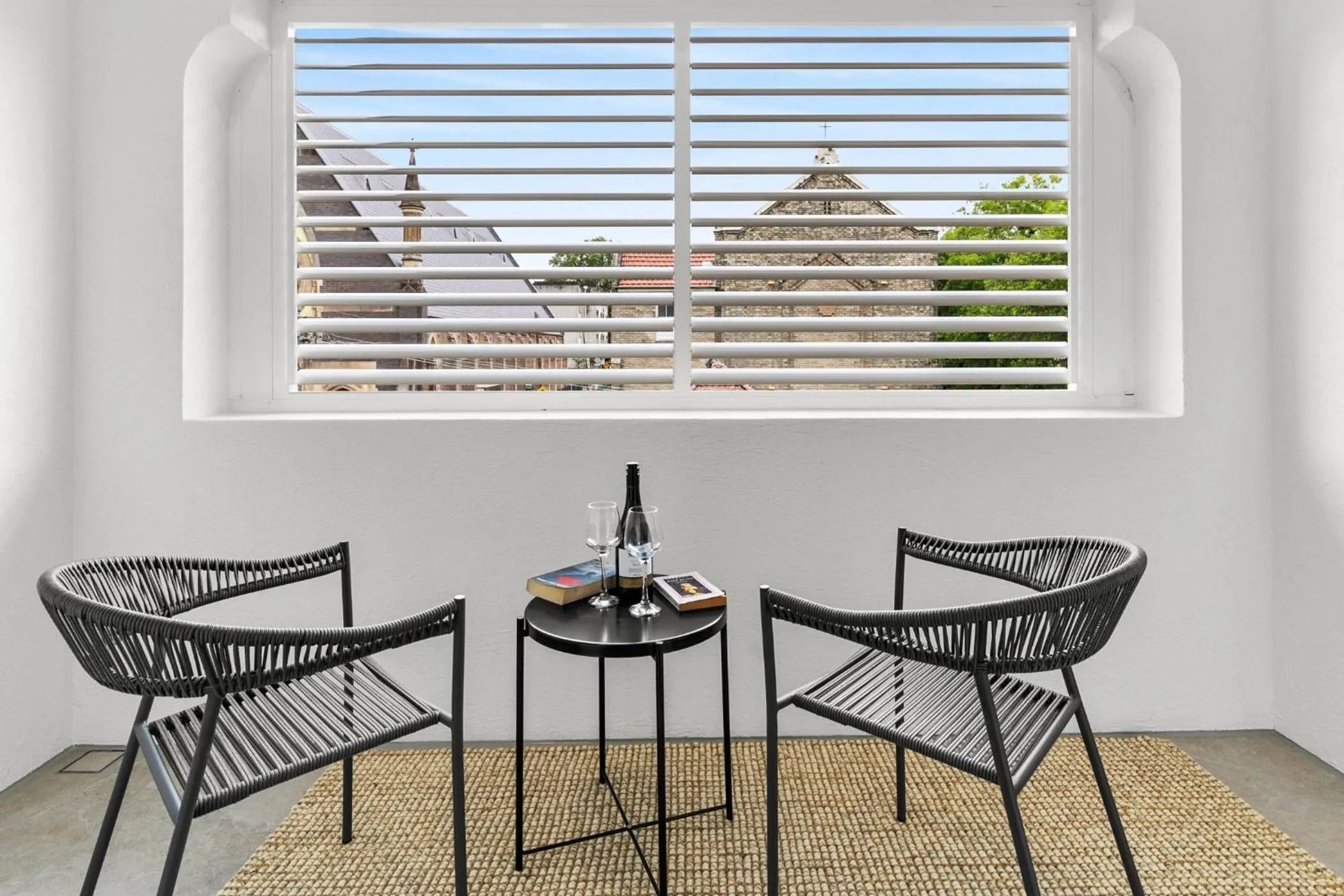 Seating area in Hamilton Lodge Apartments by Urban Rest