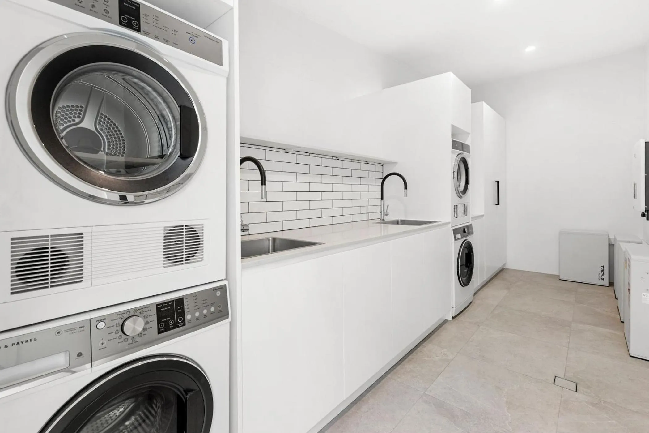 laundry in Hamilton Lodge Apartments by Urban Rest