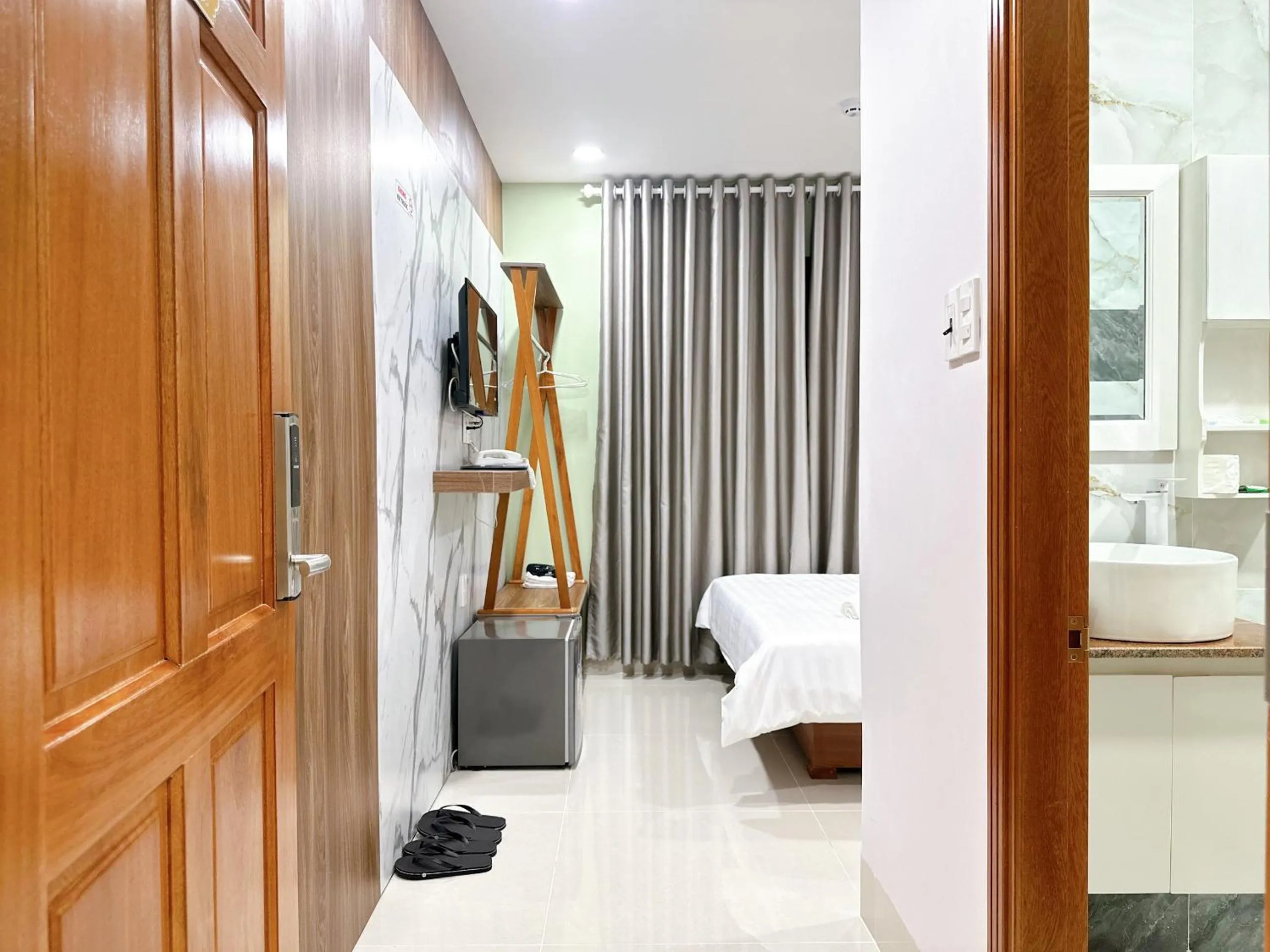 Shower, Bed in Milanesa Hotel and Apartment