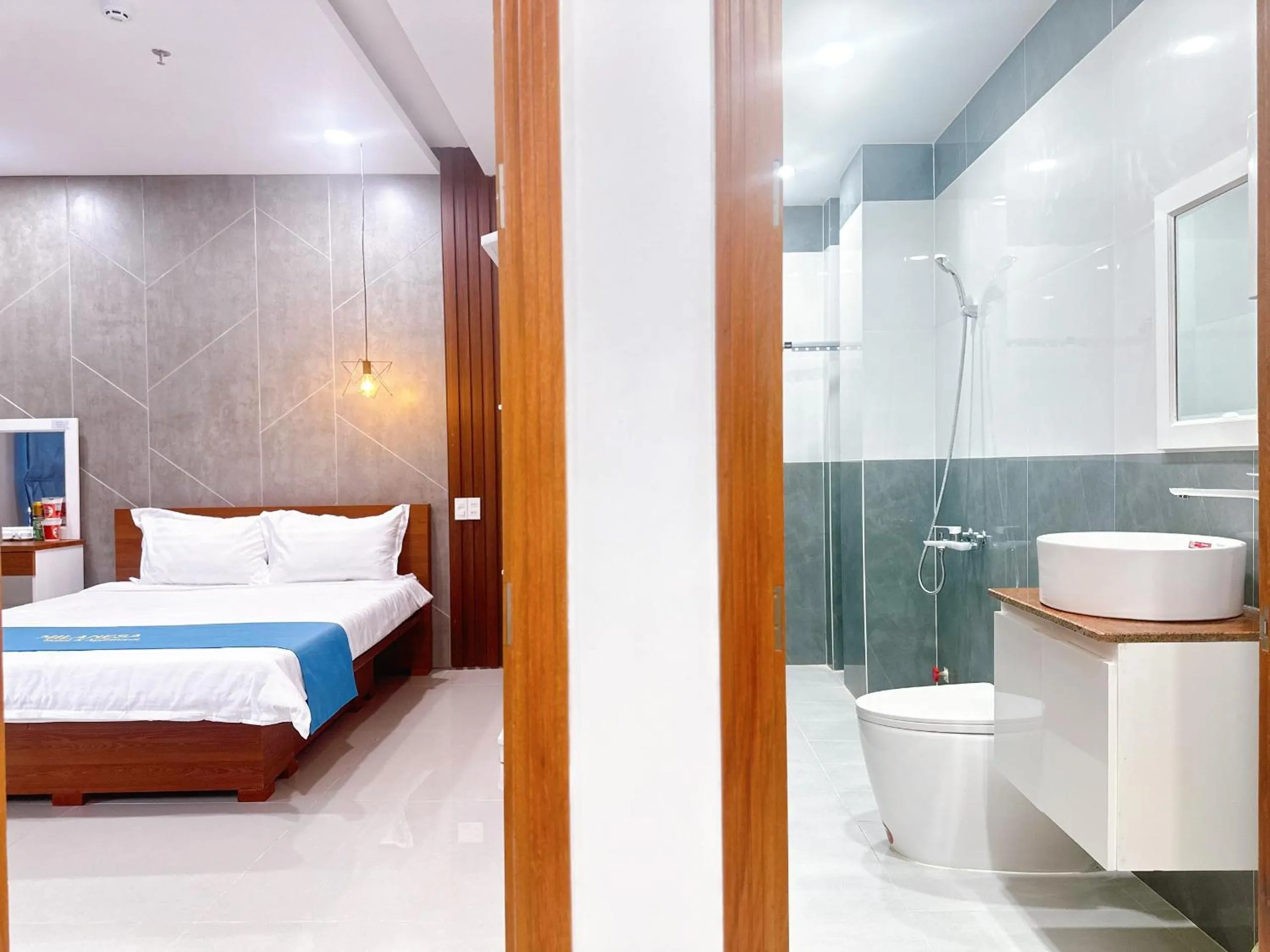 Toilet, Bed in Milanesa Hotel and Apartment