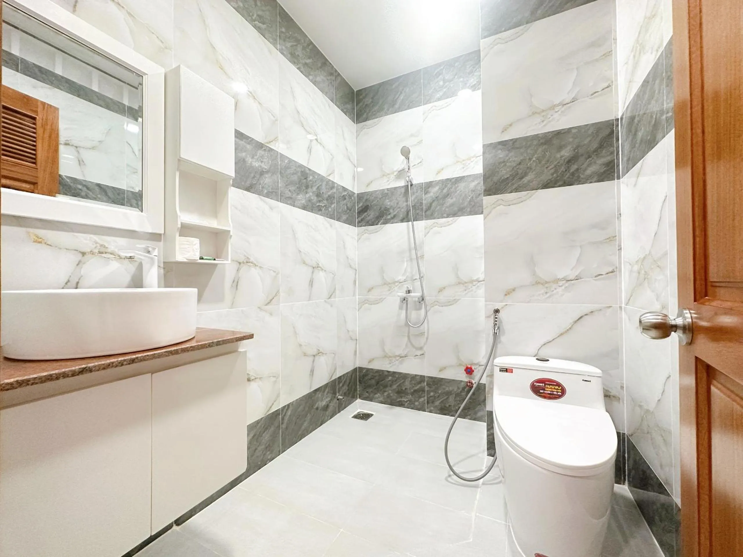 Shower in Milanesa Hotel and Apartment