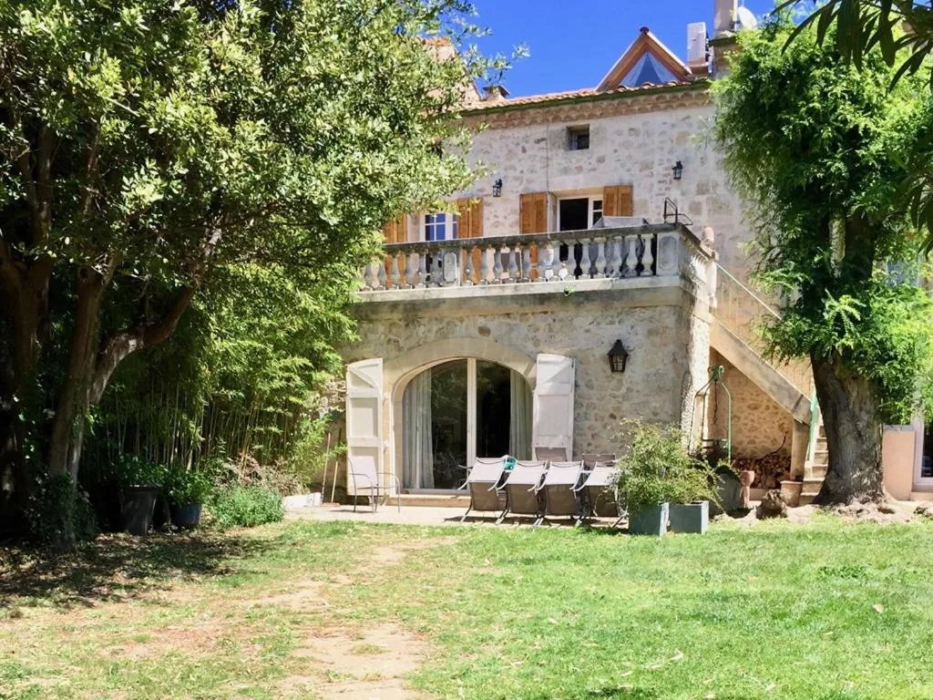 Property building in Clos de la Colombe
