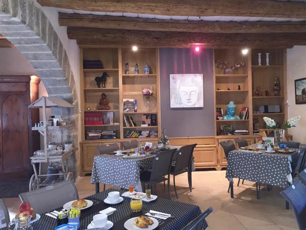 Dining area in Clos de la Colombe