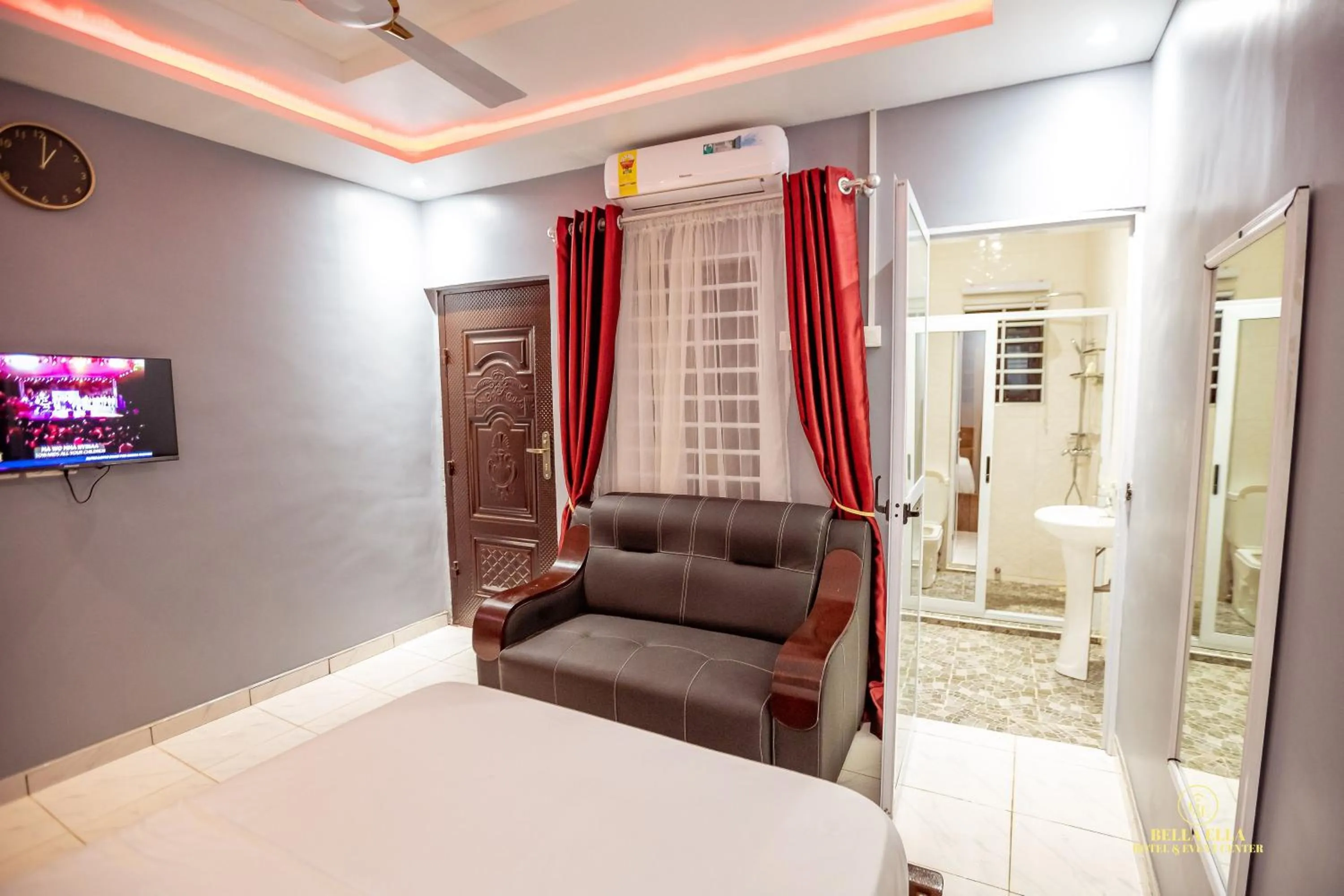 TV and multimedia, Bed in Bella Ella Hotel & Event Center