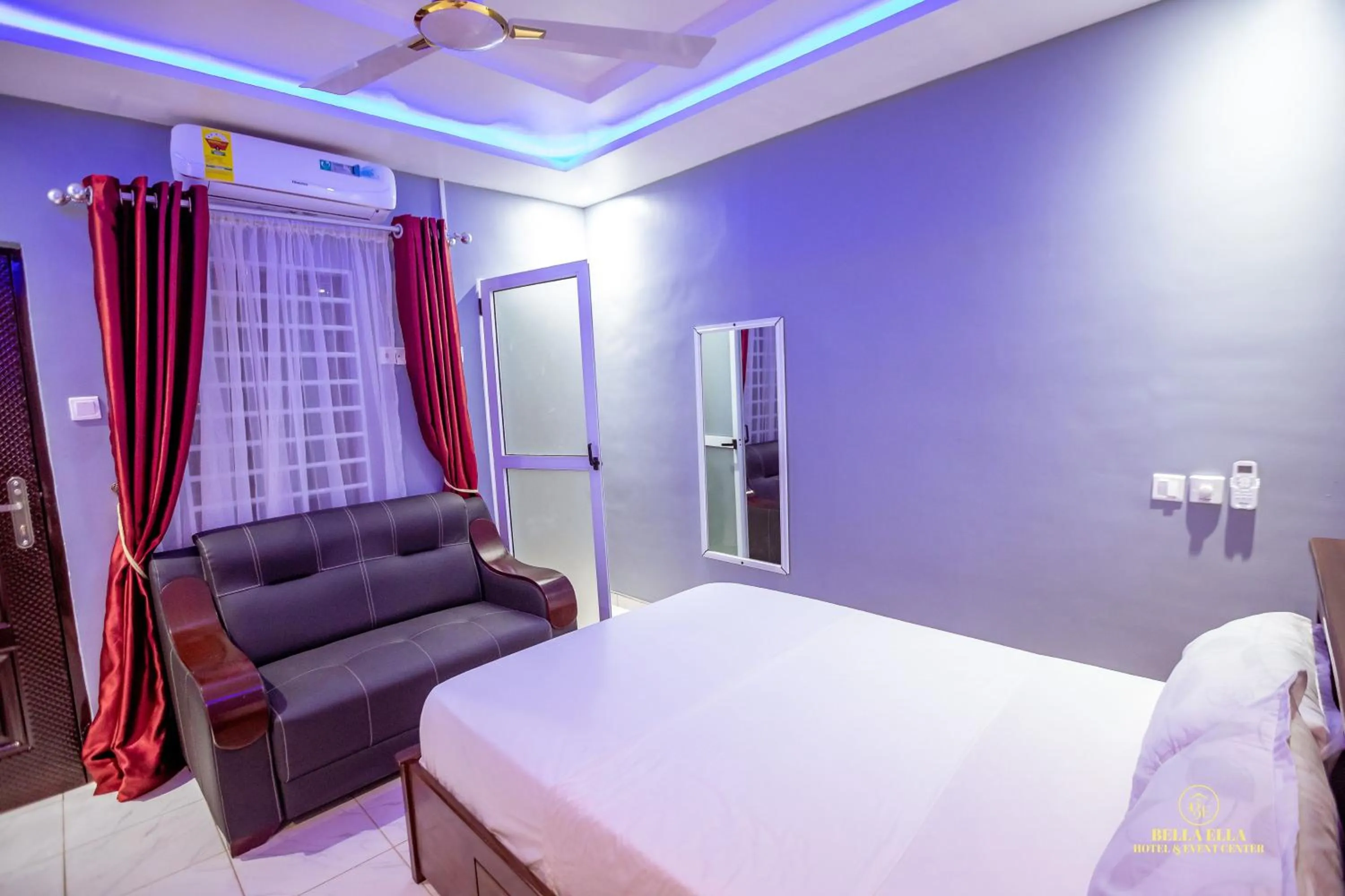 Bed in Bella Ella Hotel & Event Center