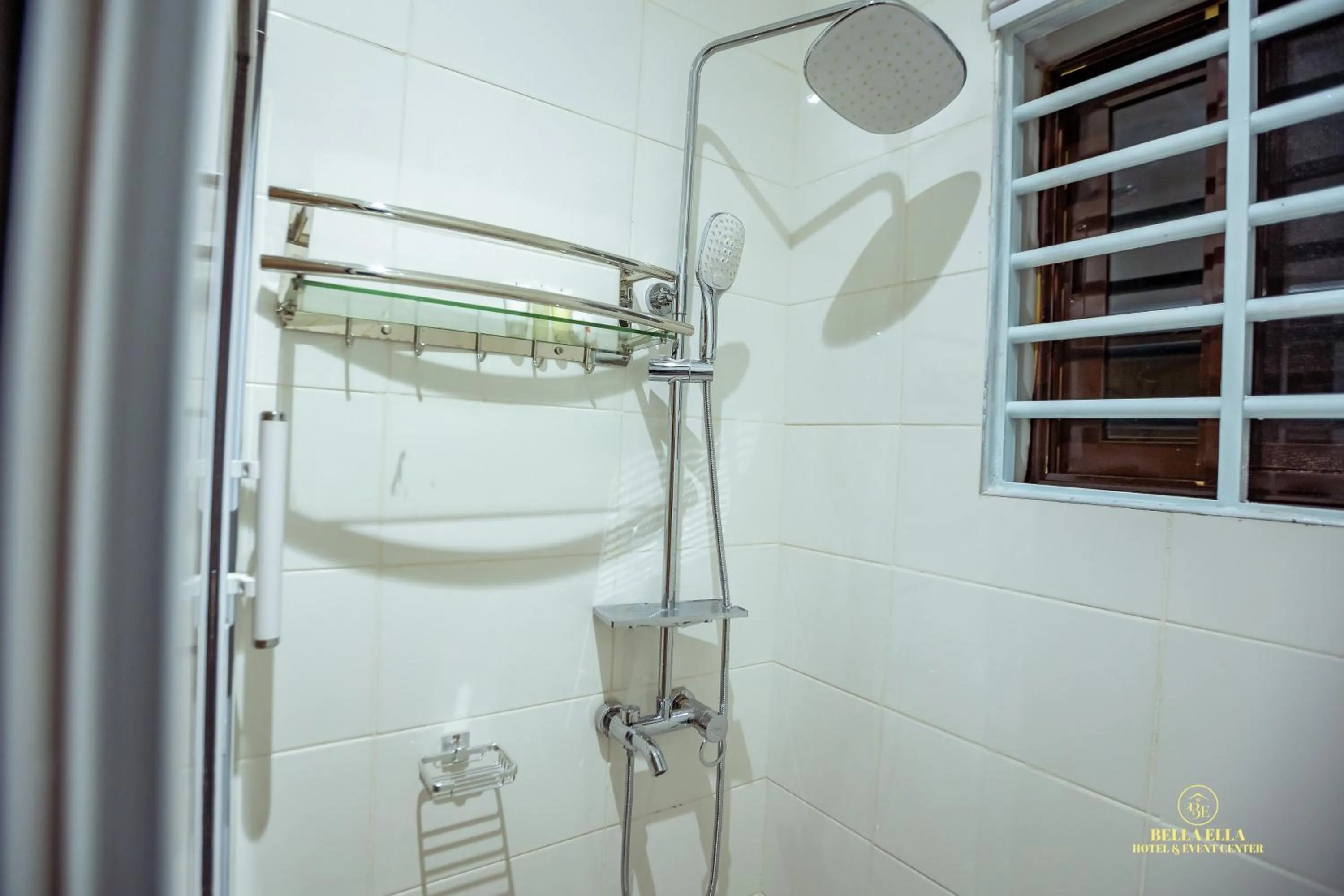 Shower in Bella Ella Hotel & Event Center